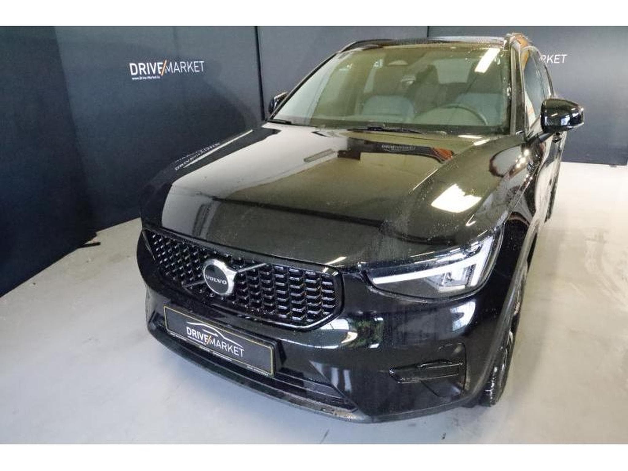 Volvo XC40 Dark (2025) - Photo 19