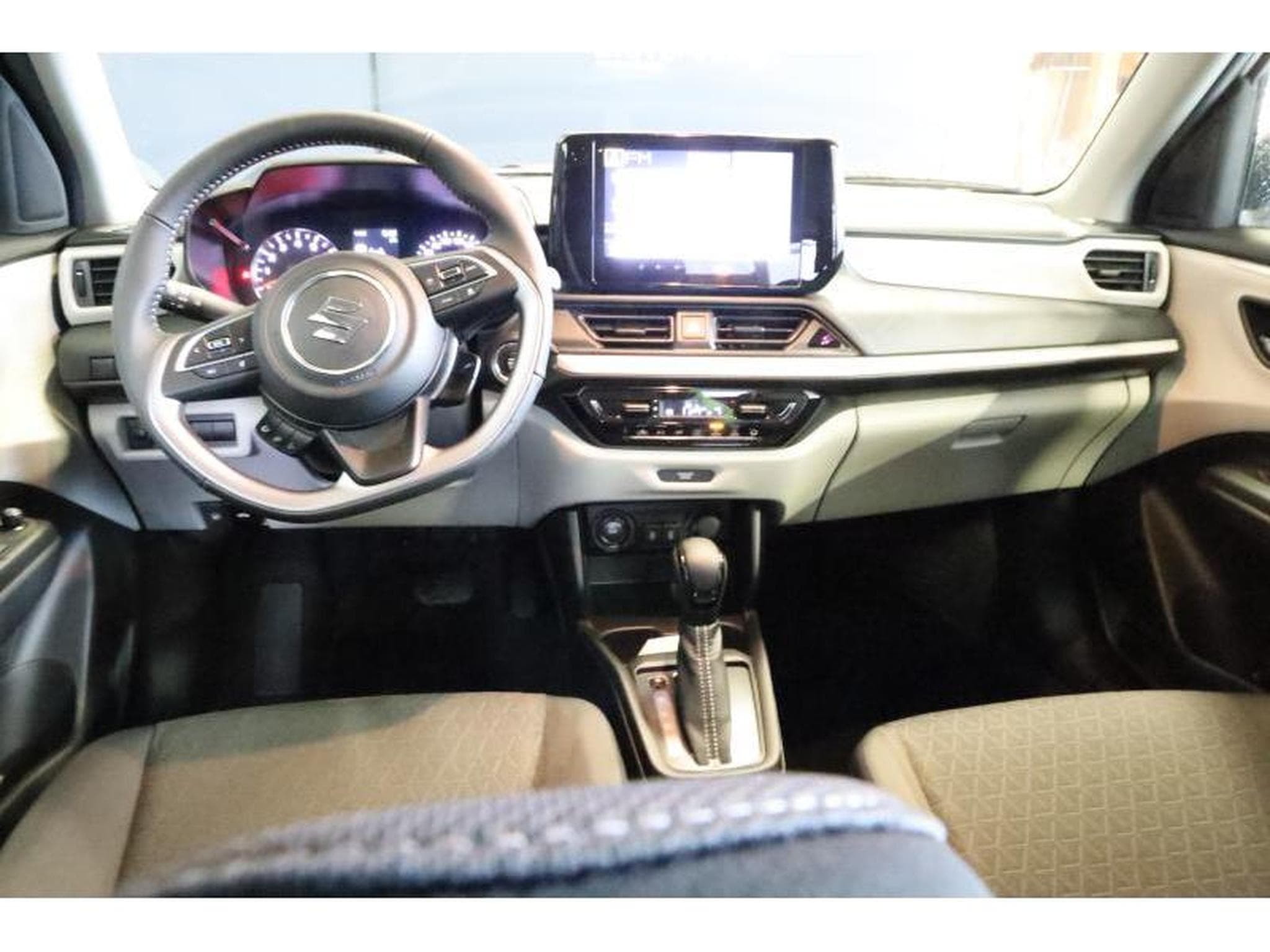 Suzuki Swift GL + (2025) - Foto 2