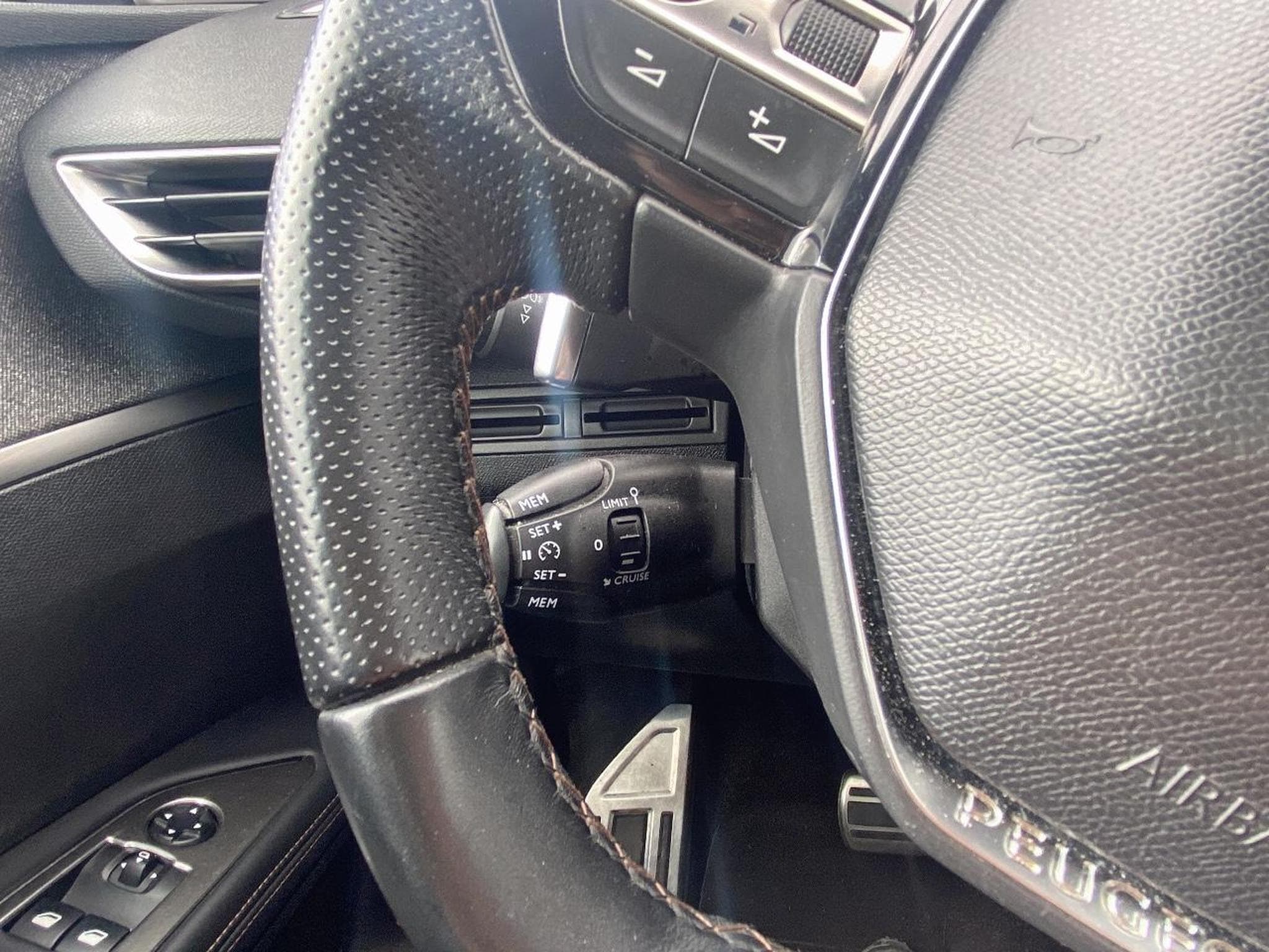 Peugeot 5008 1.6 BLUEHDI 120 GT LINE EAT6 (2018) - Photo 31