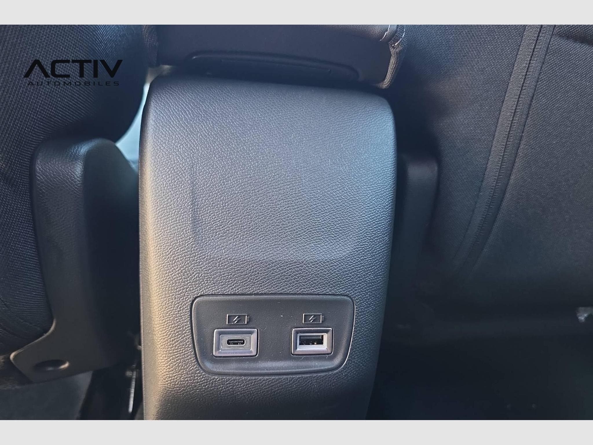 Peugeot 2008 Hybrid 145 e-DCS6 Allure (2026) - Photo 22
