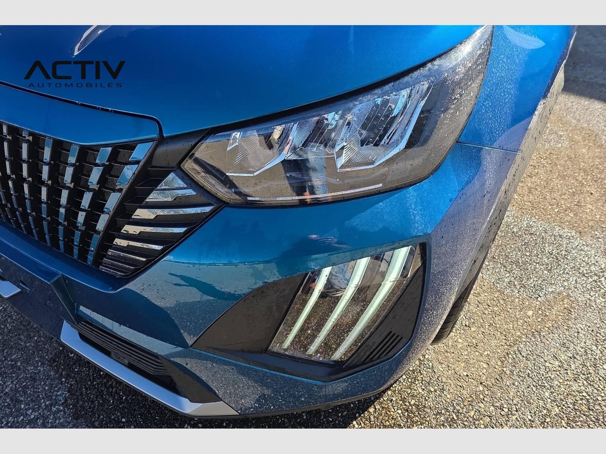 Peugeot 2008 Hybrid 145 e-DCS6 Allure (2026) - Photo 24