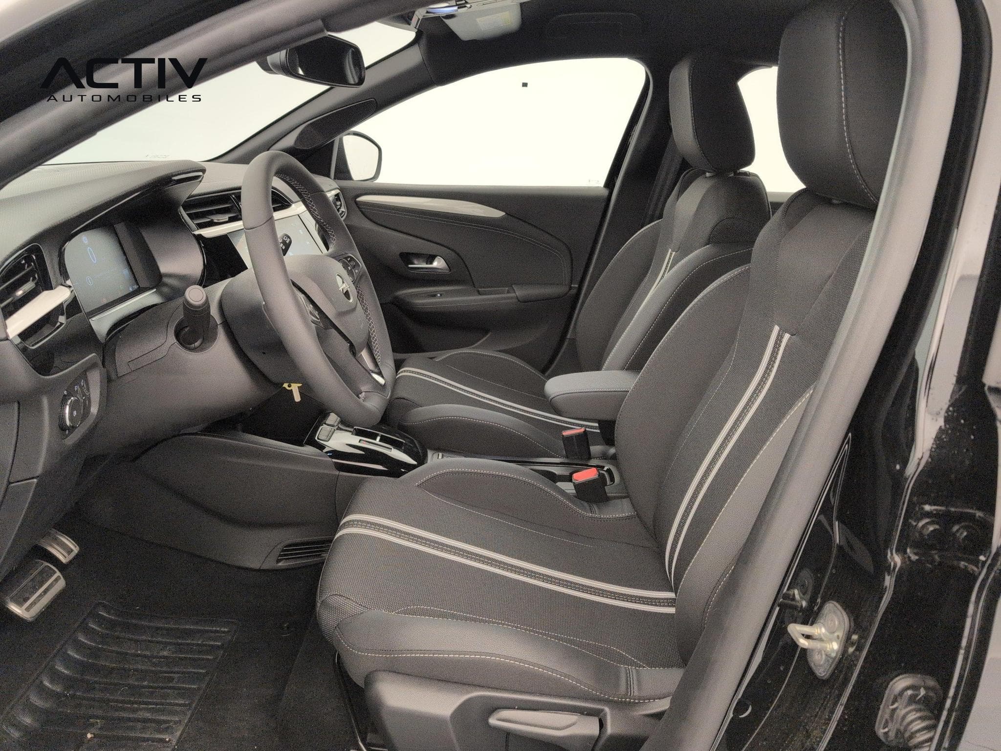 Opel Corsa 1.2 Turbo Hybrid 110 ch Autom GS (2026) - Foto 17