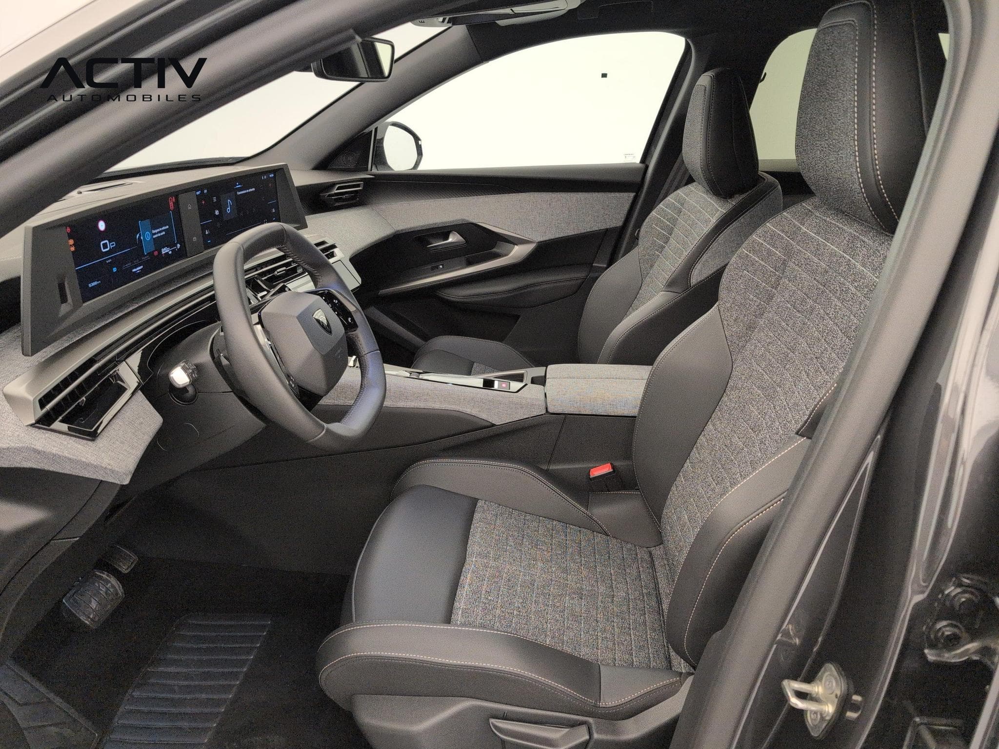 Peugeot 3008 Hybrid 145 e-DCS6 Allure (2025) - Photo 16