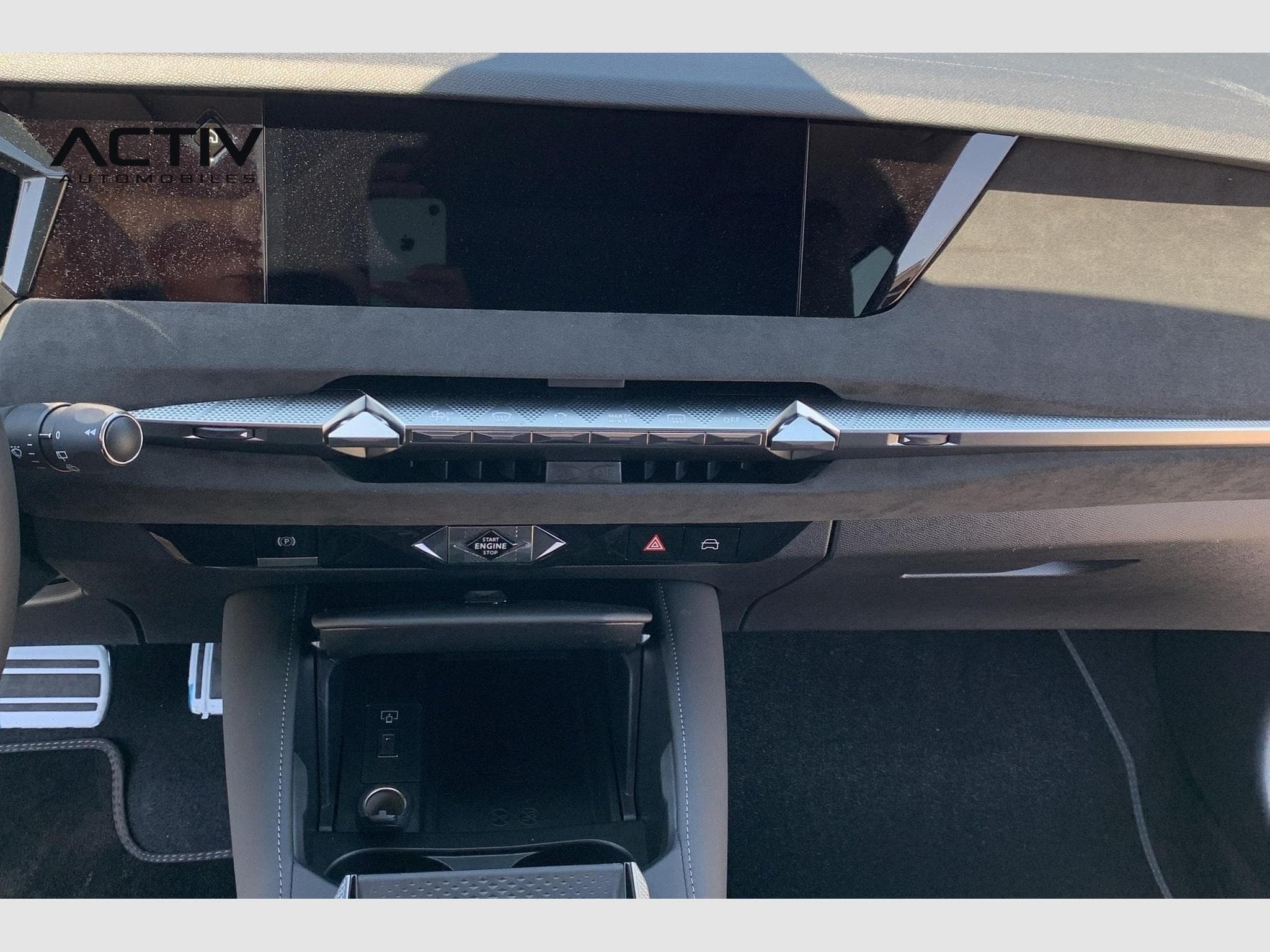 DS Automobiles DS4 Hybride 145 e-DCT6 Etoile - Alcantara (2025) - Photo 17