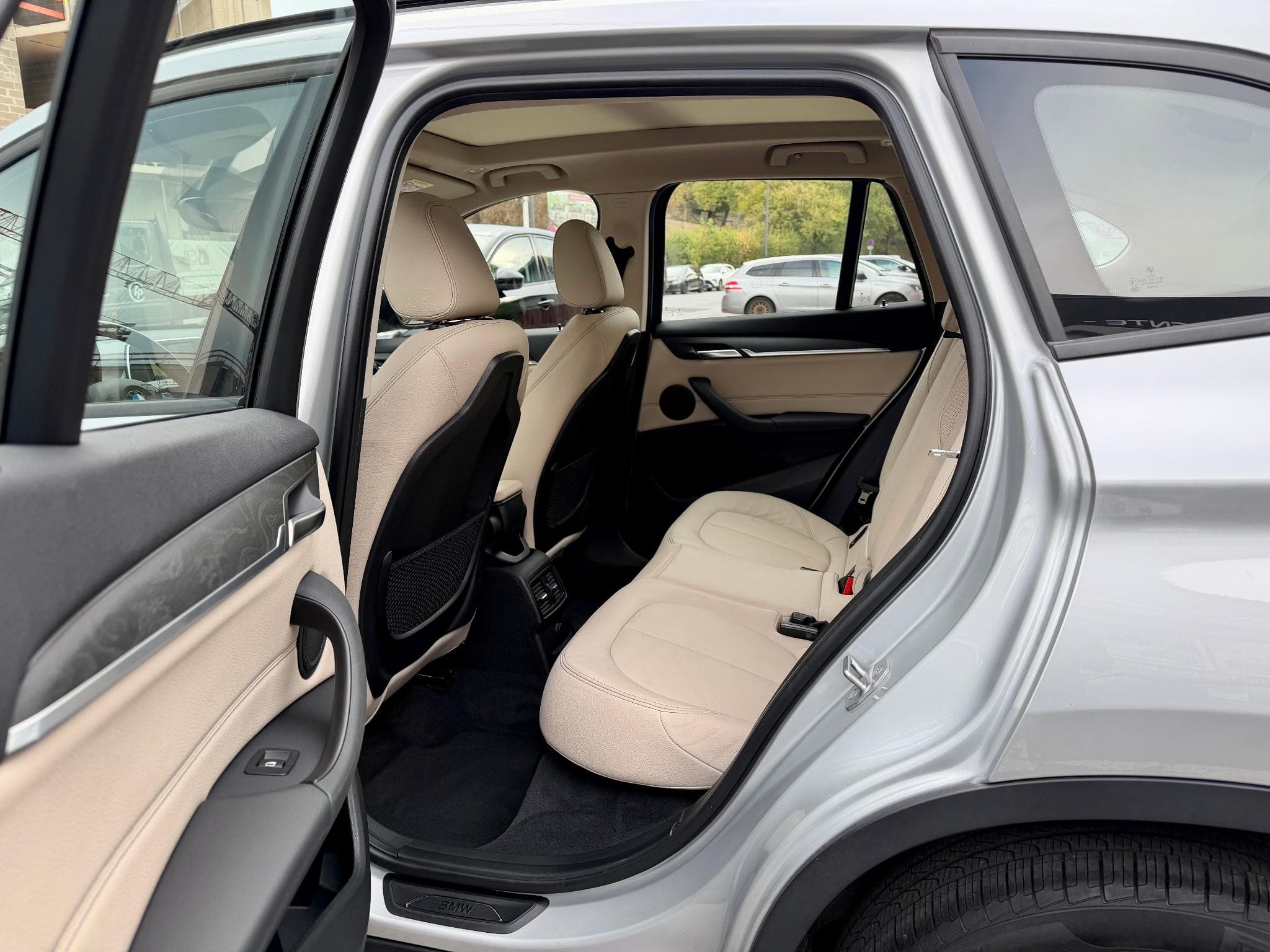 BMW X1 xDrive25d 231 Steptronic X-Line (2016) - Photo 11