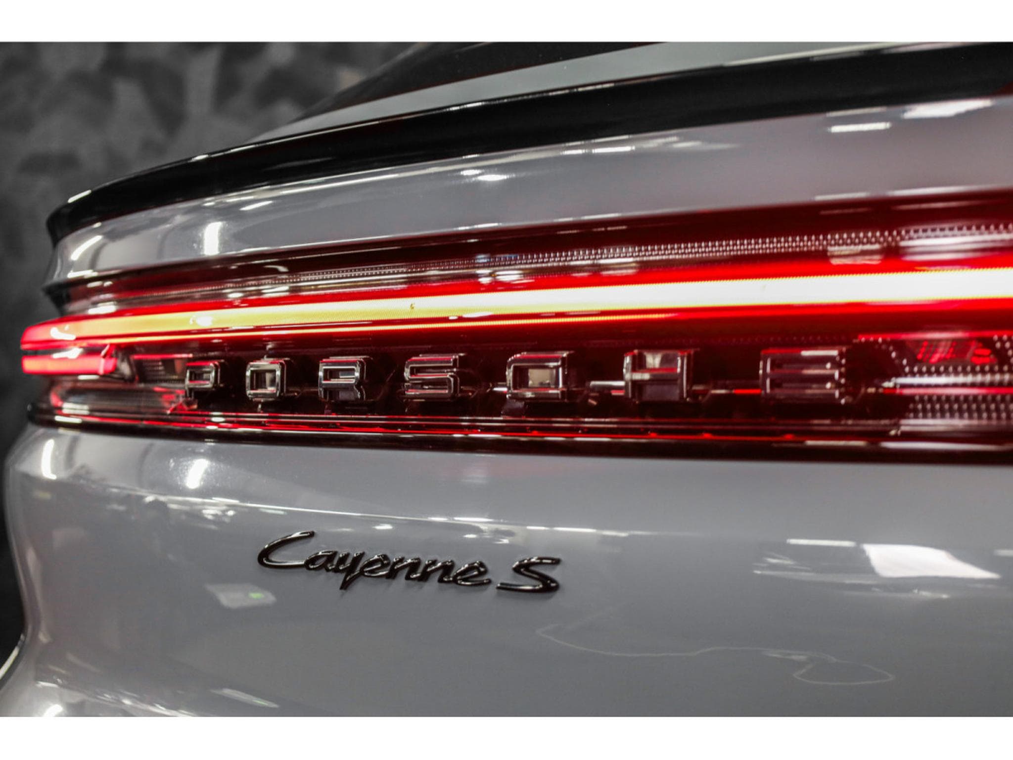 Porsche Cayenne S Coupé - ARCTIC GREY (2023) - Photo 23