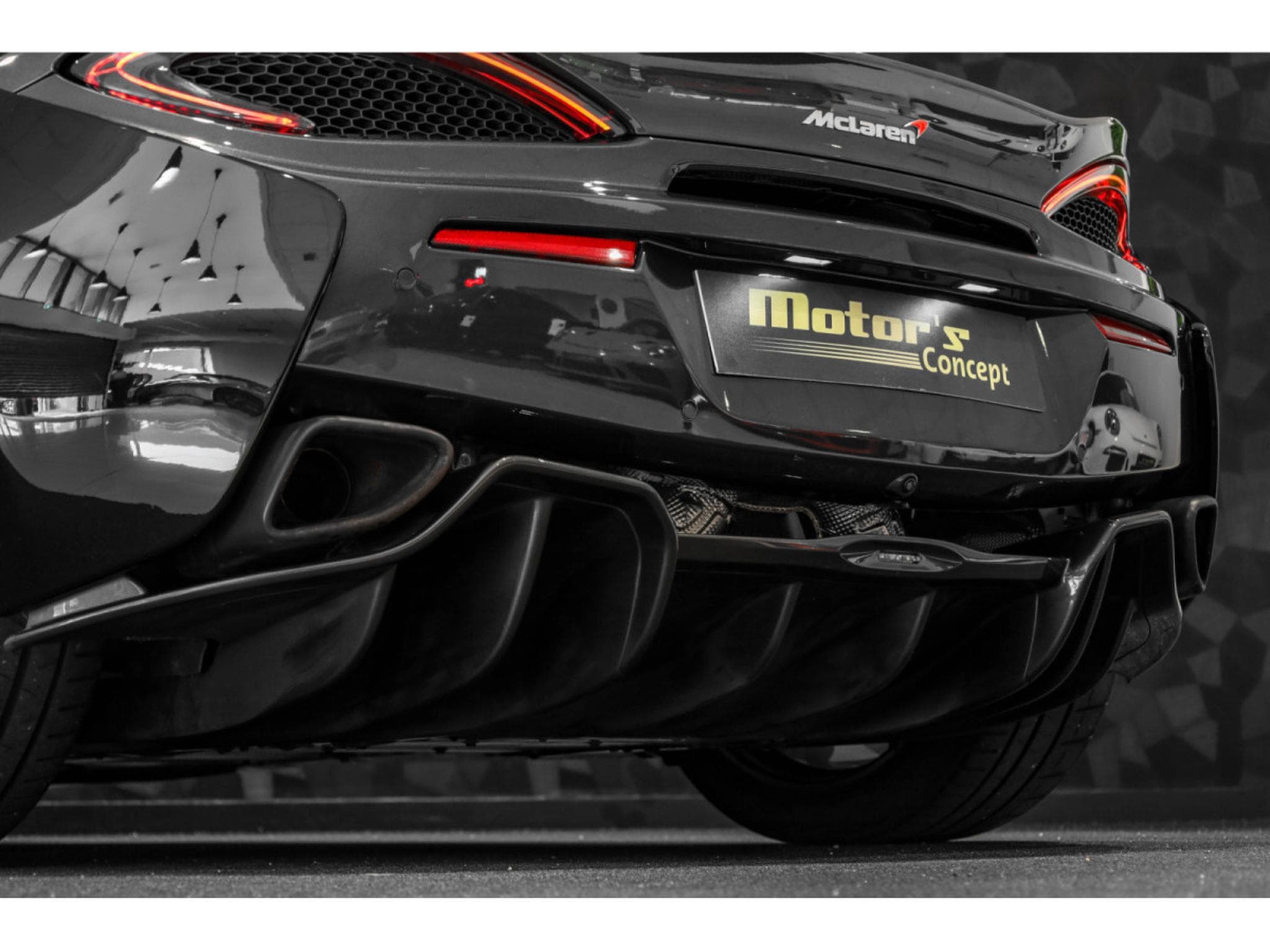 McLaren 570S Spider 3.8 V8 - FIRE BLACK (2018) - Photo 21