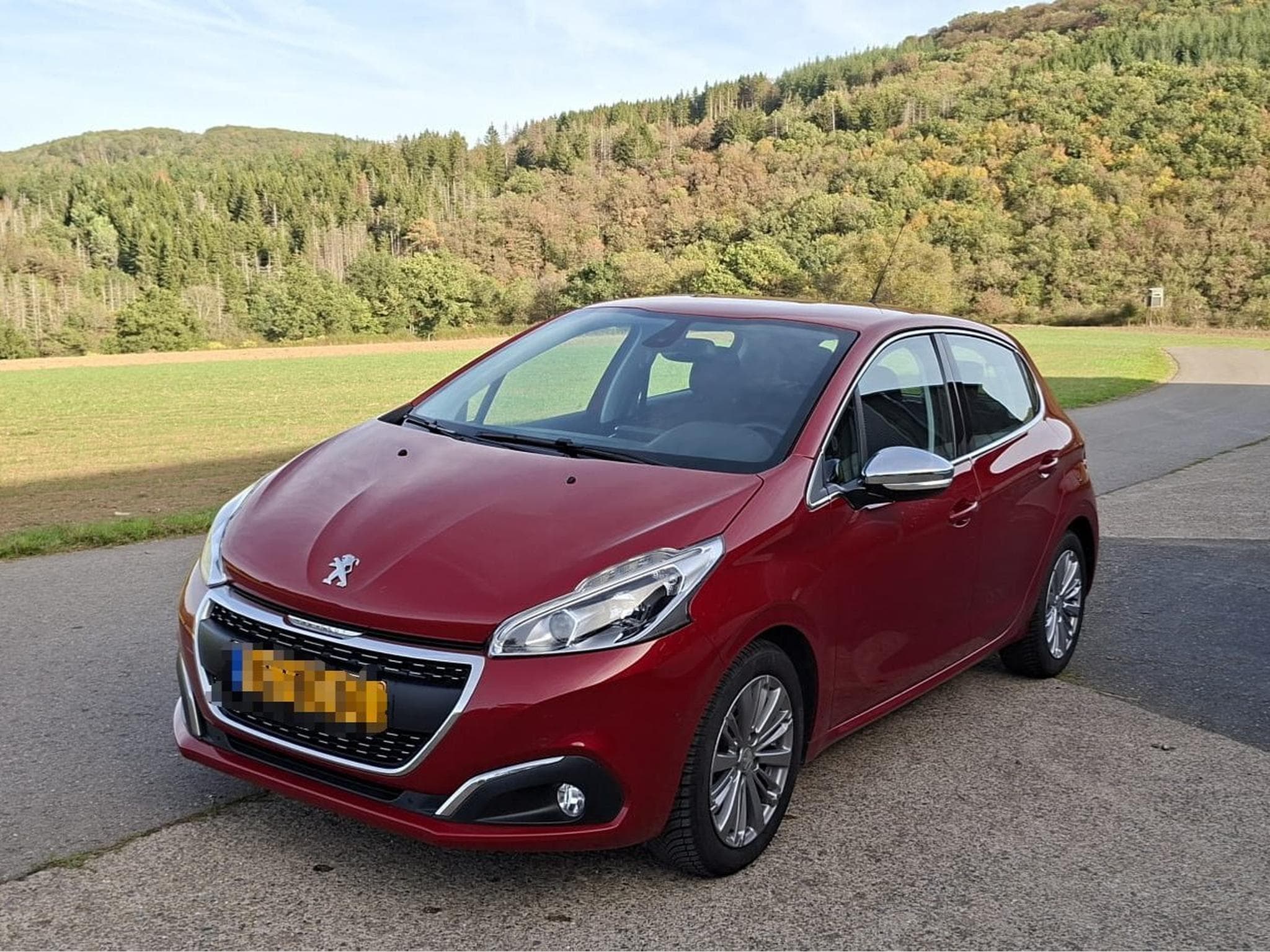 Peugeot 208 1.2 Allure (2015) - Photo 1