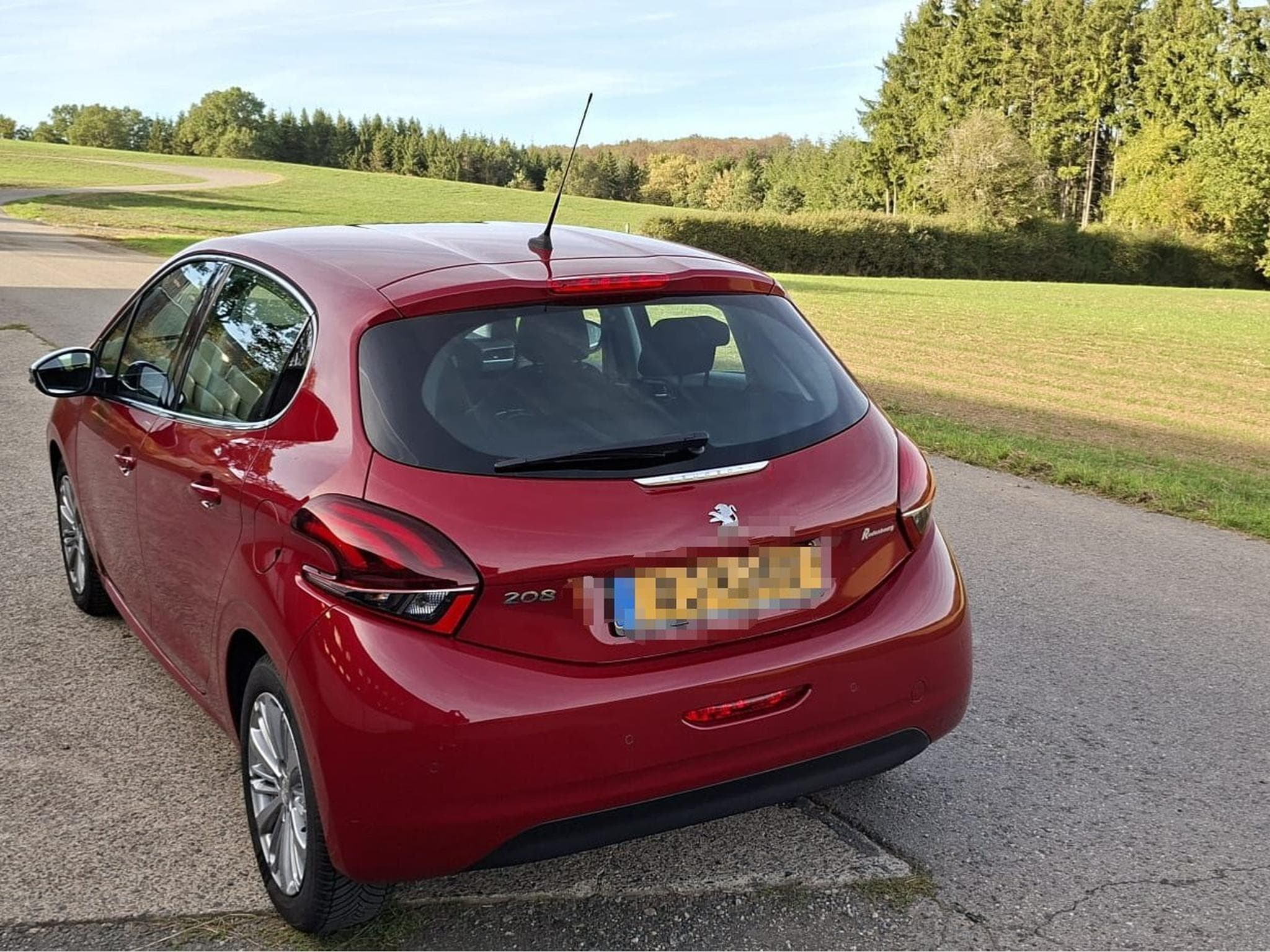 Peugeot 208 1.2 Allure (2015) - Photo 2