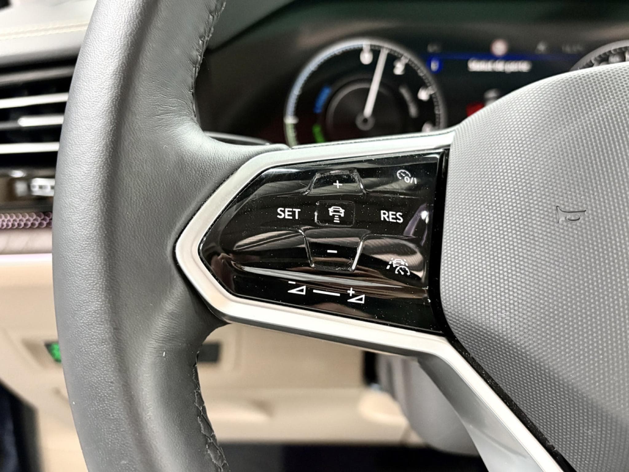 VW Touareg 3.0 TSi V6 PHEV 4MOTION 381 CV (2022) - Foto 12