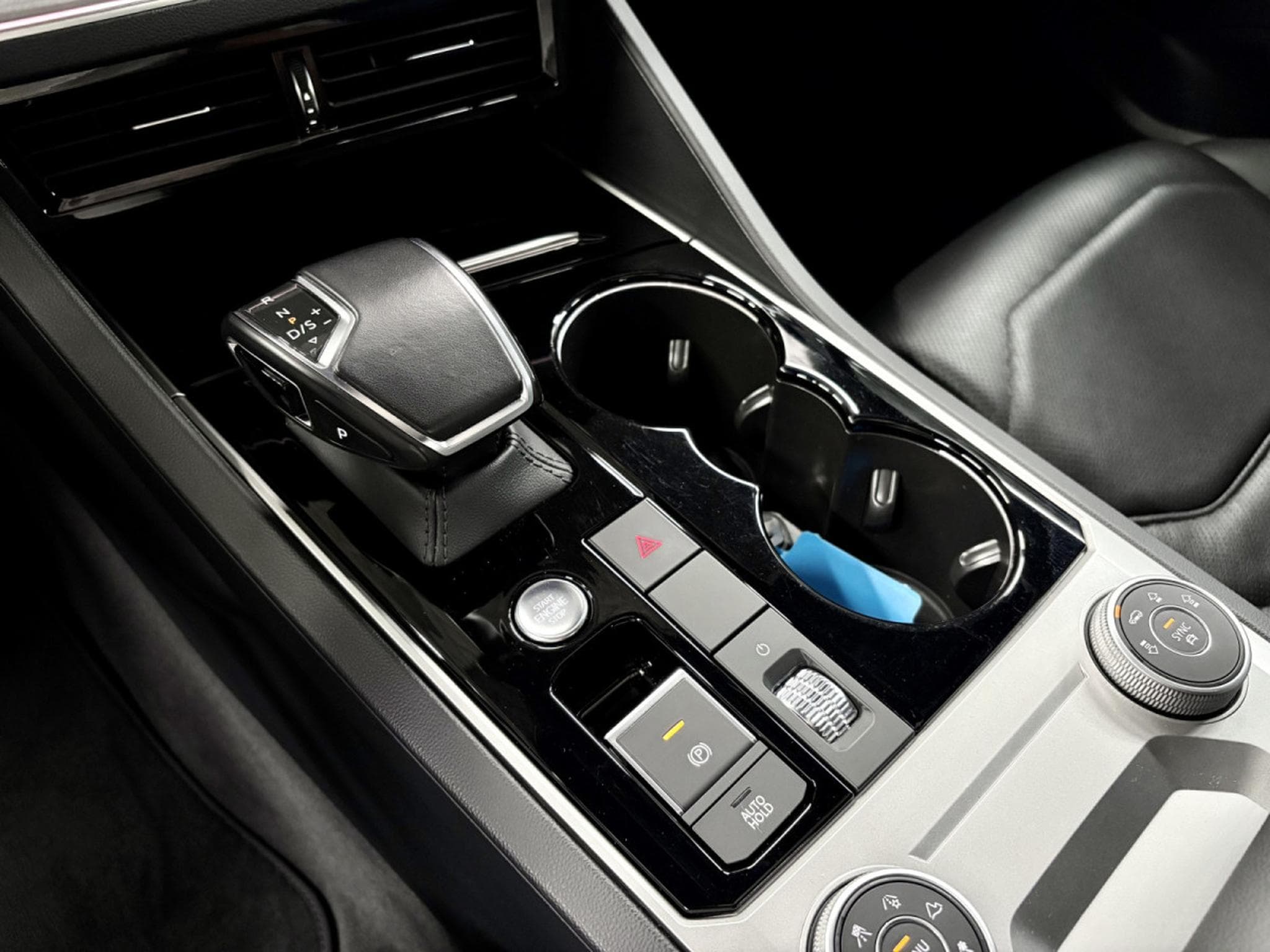 VW Touareg 3.0 TSi V6 eHybrid 4MOTION Elegance  381 CV (2022) - Photo 16