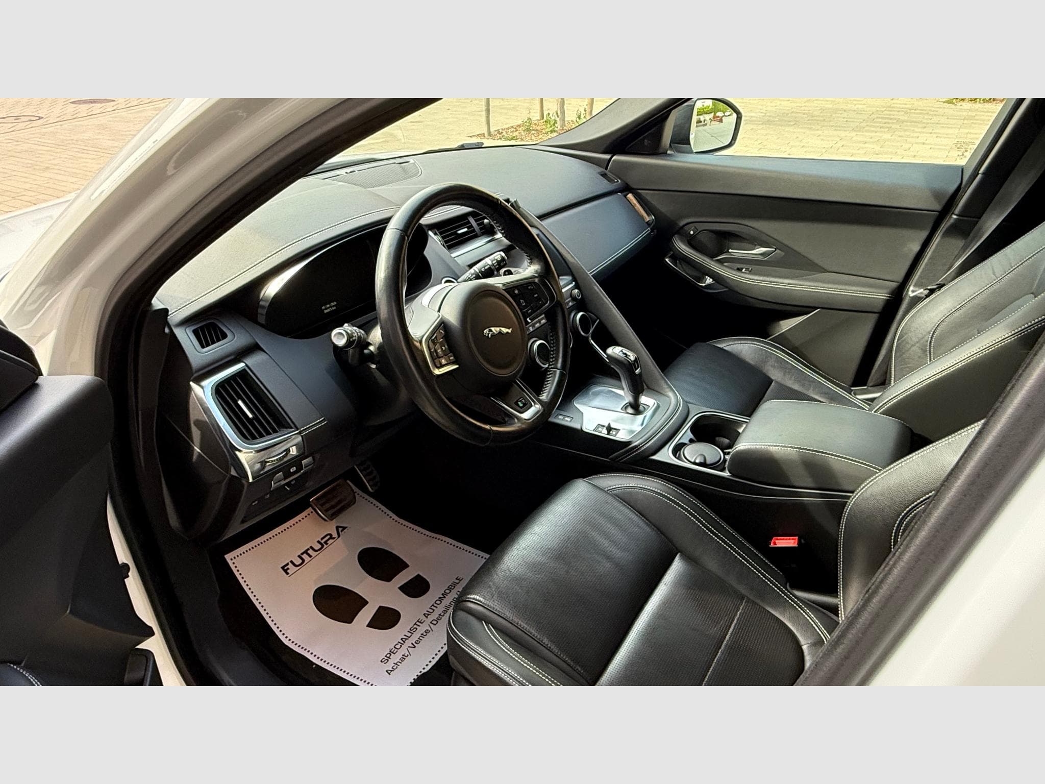 Jaguar E-Pace R-Dynamic (2019) - Photo 8