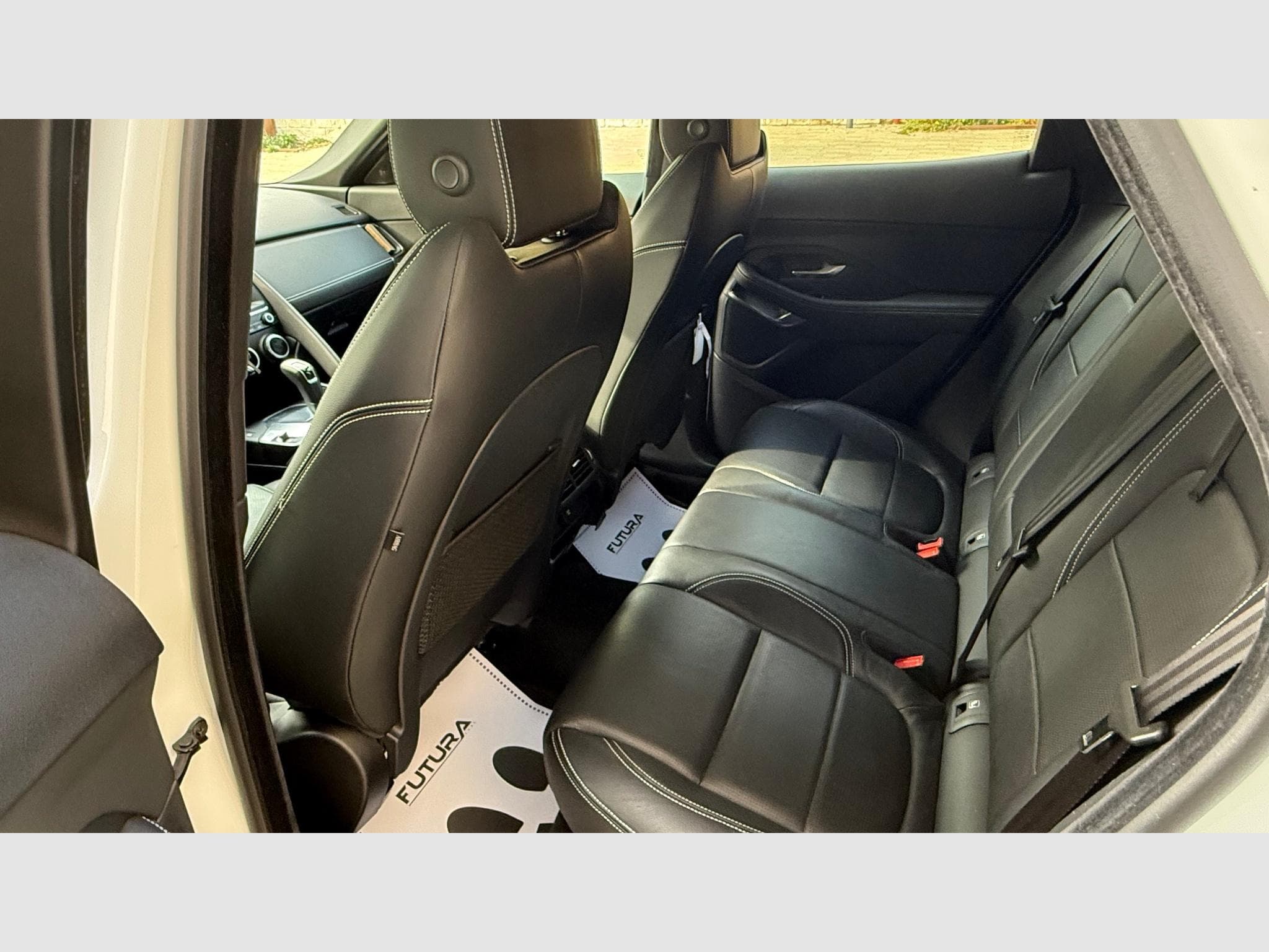 Jaguar E-Pace R-Dynamic (2019) - Photo 9