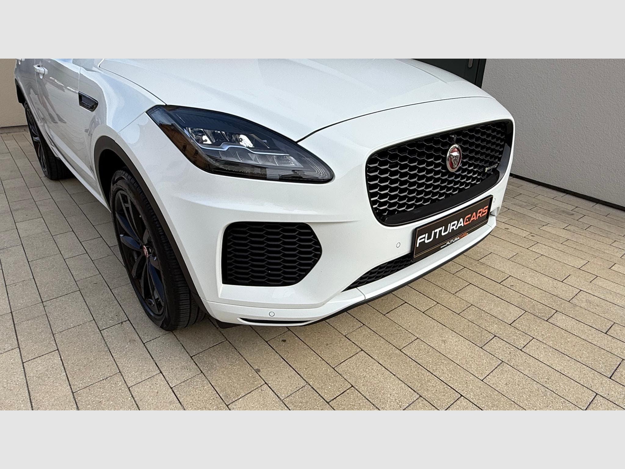 Jaguar E-Pace R-Dynamic (2019) - Photo 17