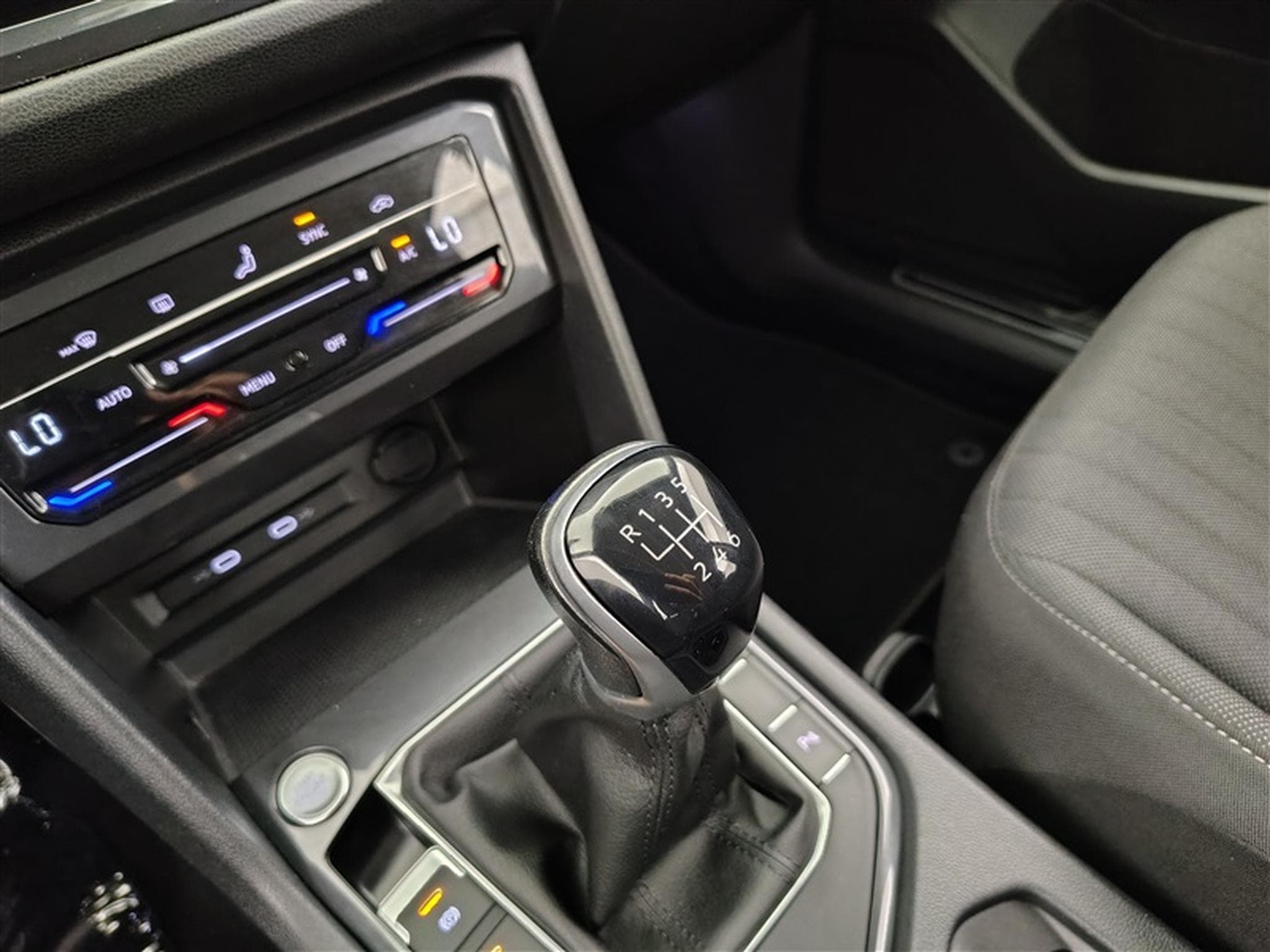 VW Tiguan 2.0 TDi SCR Life Business (2022) - Photo 12