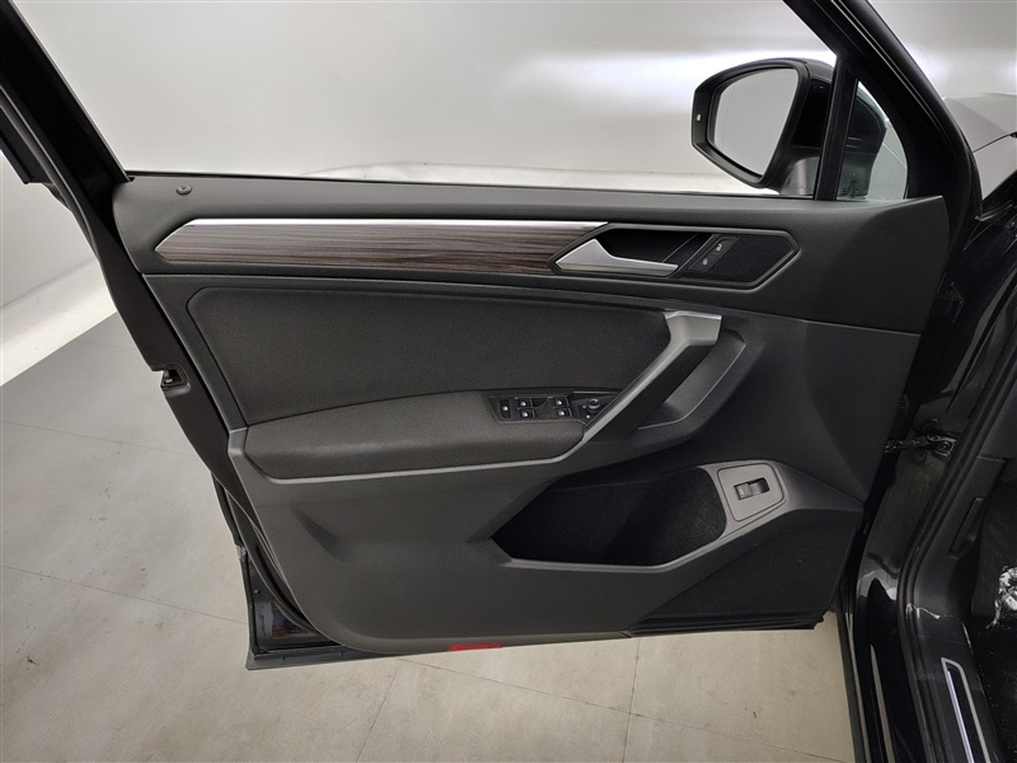 VW Tiguan 2.0 TDi SCR Life Business (2022) - Photo 17
