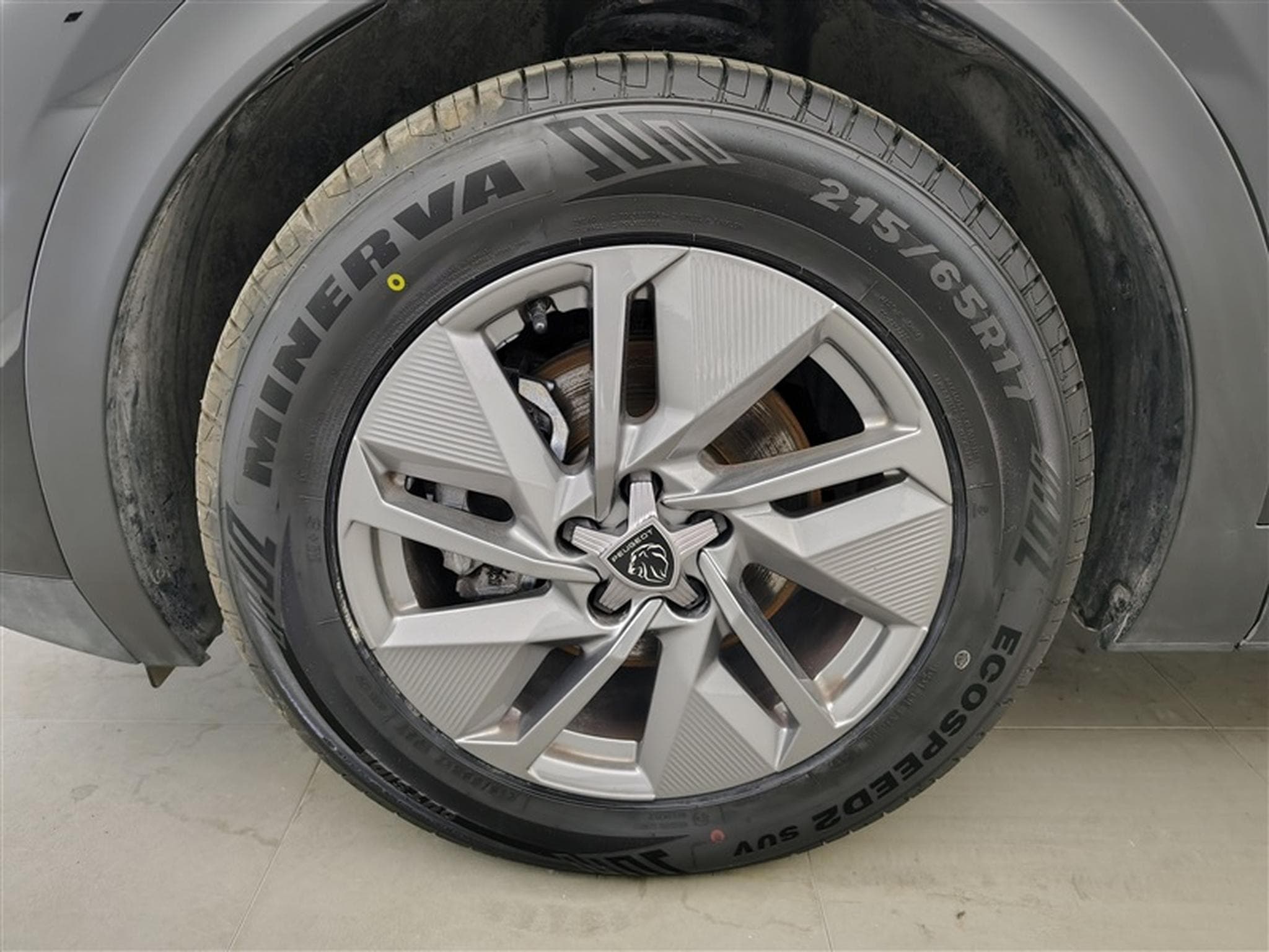 Peugeot 408 1.2 Hybrid 136cv e-DCS6 Allure NAVI / FULL LED / CAMERA 360 (2025) - Photo 6