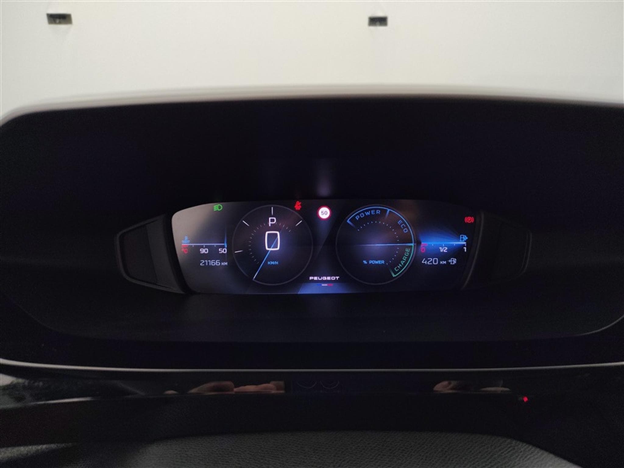 Peugeot 408 1.2 Hybrid 136cv e-DCS6 Allure NAVI / FULL LED / CAMERA 360 (2025) - Photo 10