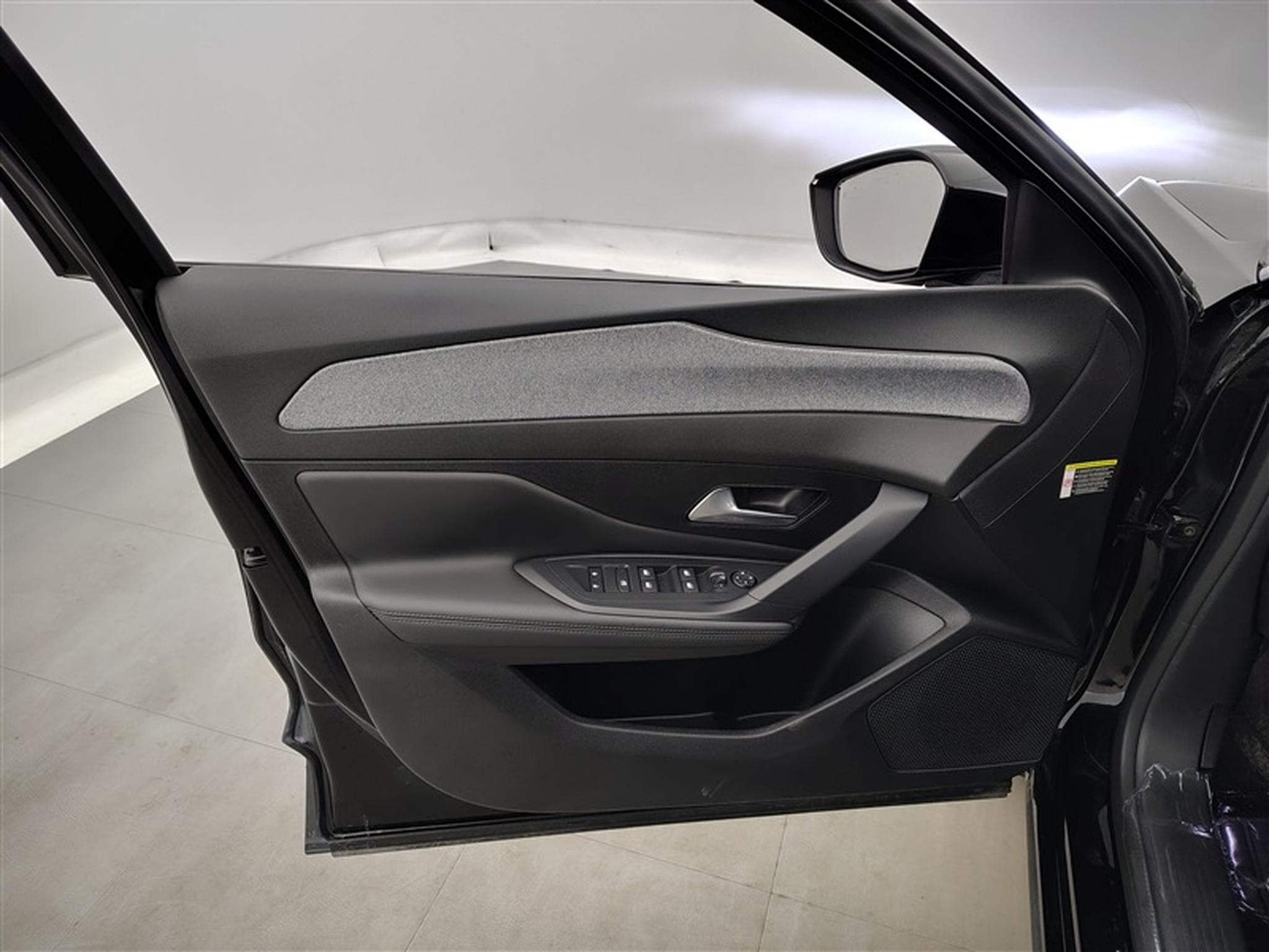 Peugeot 408 1.2 Hybrid 136cv e-DCS6 Allure NAVI / FULL LED / CAMERA 360 (2025) - Photo 17