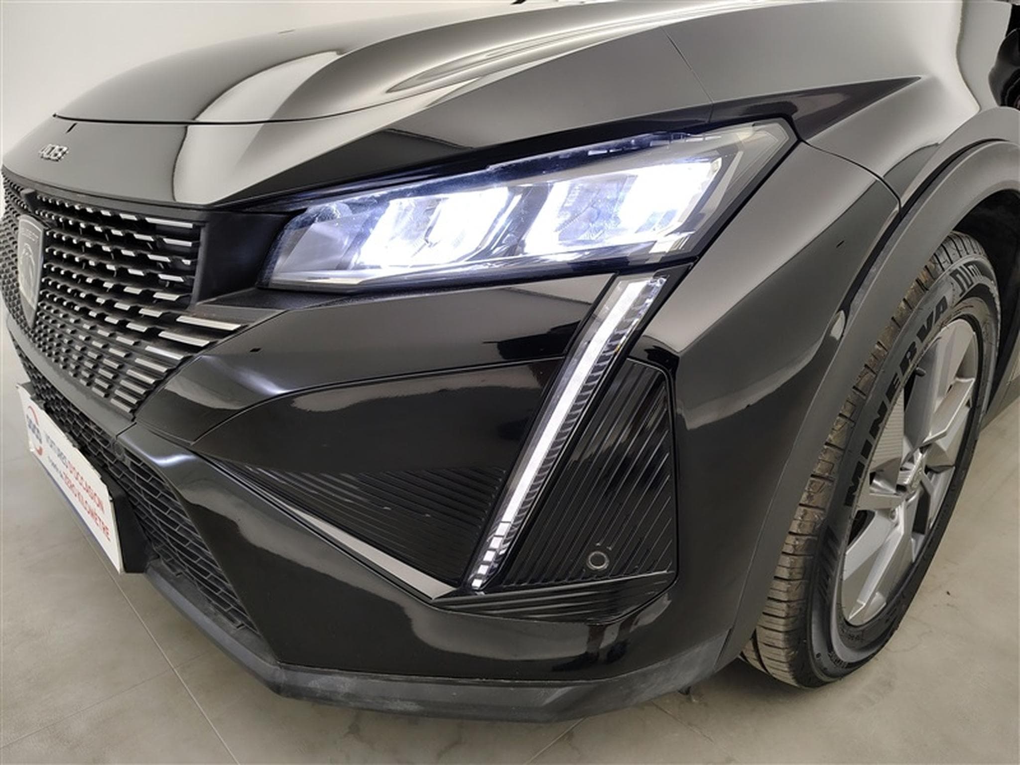 Peugeot 408 1.2 Hybrid 136cv e-DCS6 Allure NAVI / FULL LED / CAMERA 360 (2025) - Photo 15