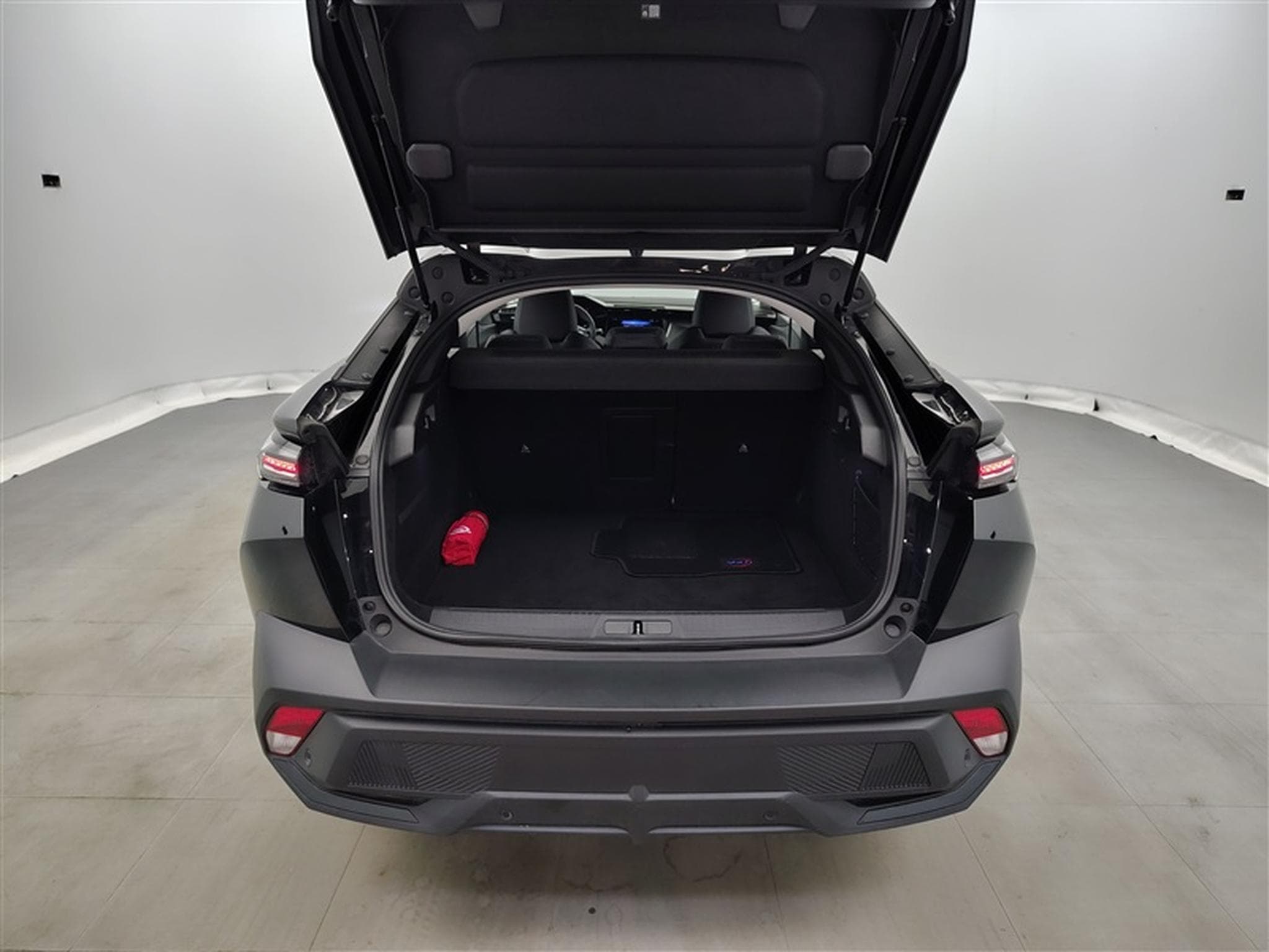 Peugeot 408 1.2 Hybrid 136cv e-DCS6 Allure NAVI / FULL LED / CAMERA 360 (2025) - Photo 14