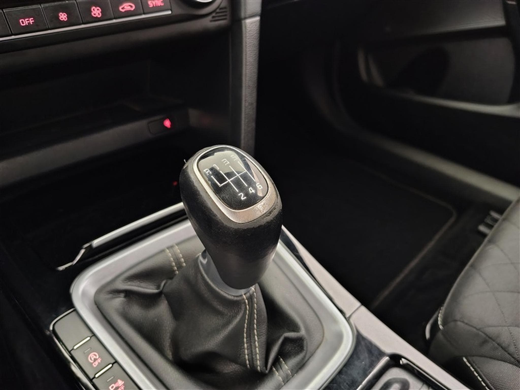 Kia ProCeed 1.0 T-GDI 120Cv GT-Line NAVI//LED/ALU/COCKPIT (2022) - Photo 12