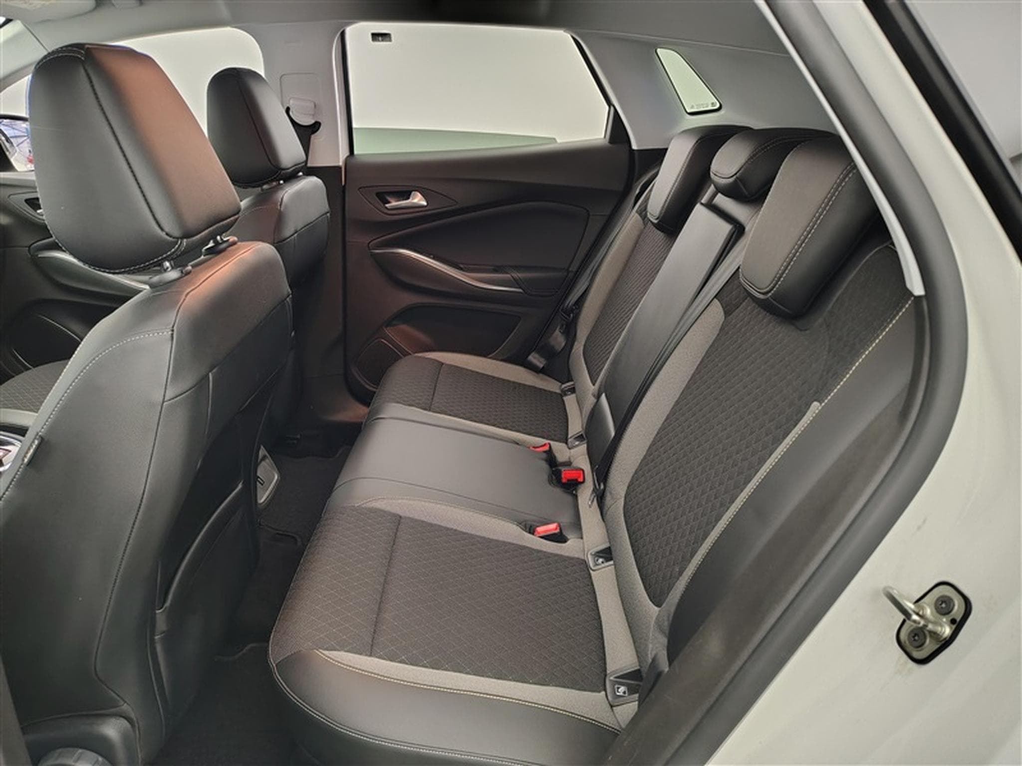 Opel Grandland 1.2 Turbo Innovation*NAVI/FULL LED/CAM AV ARR/CARPLAY/JA18* (2020) - Foto 12