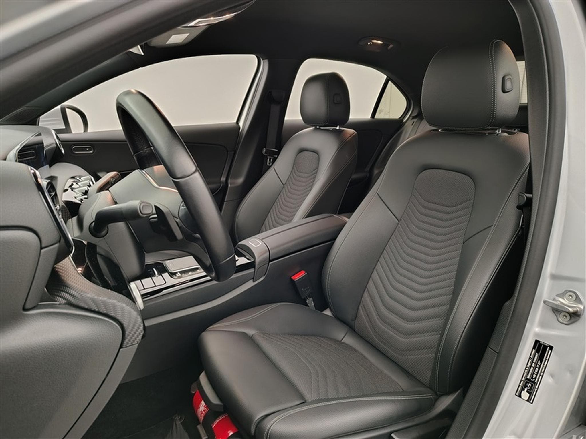 Mercedes 180 A 180 d Business NAVI / FULL LED (2021) - Photo 7
