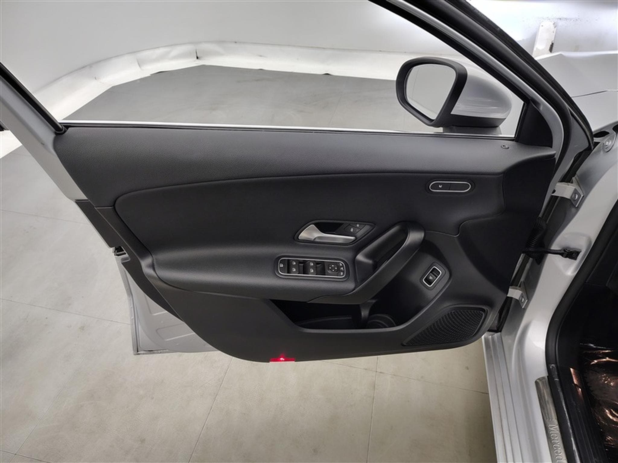 Mercedes 180 A 180 d Business NAVI / FULL LED (2021) - Photo 17