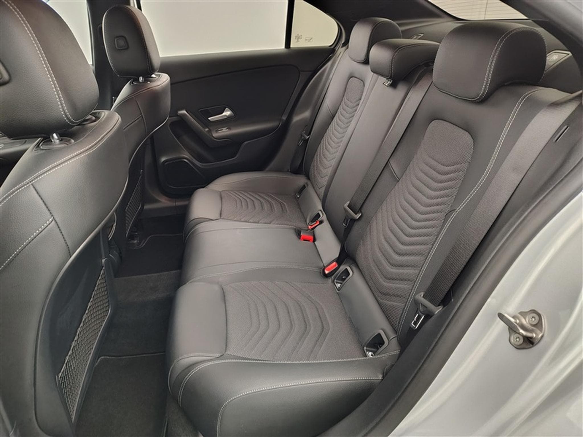 Mercedes 180 A 180 d Business NAVI / FULL LED (2021) - Photo 13
