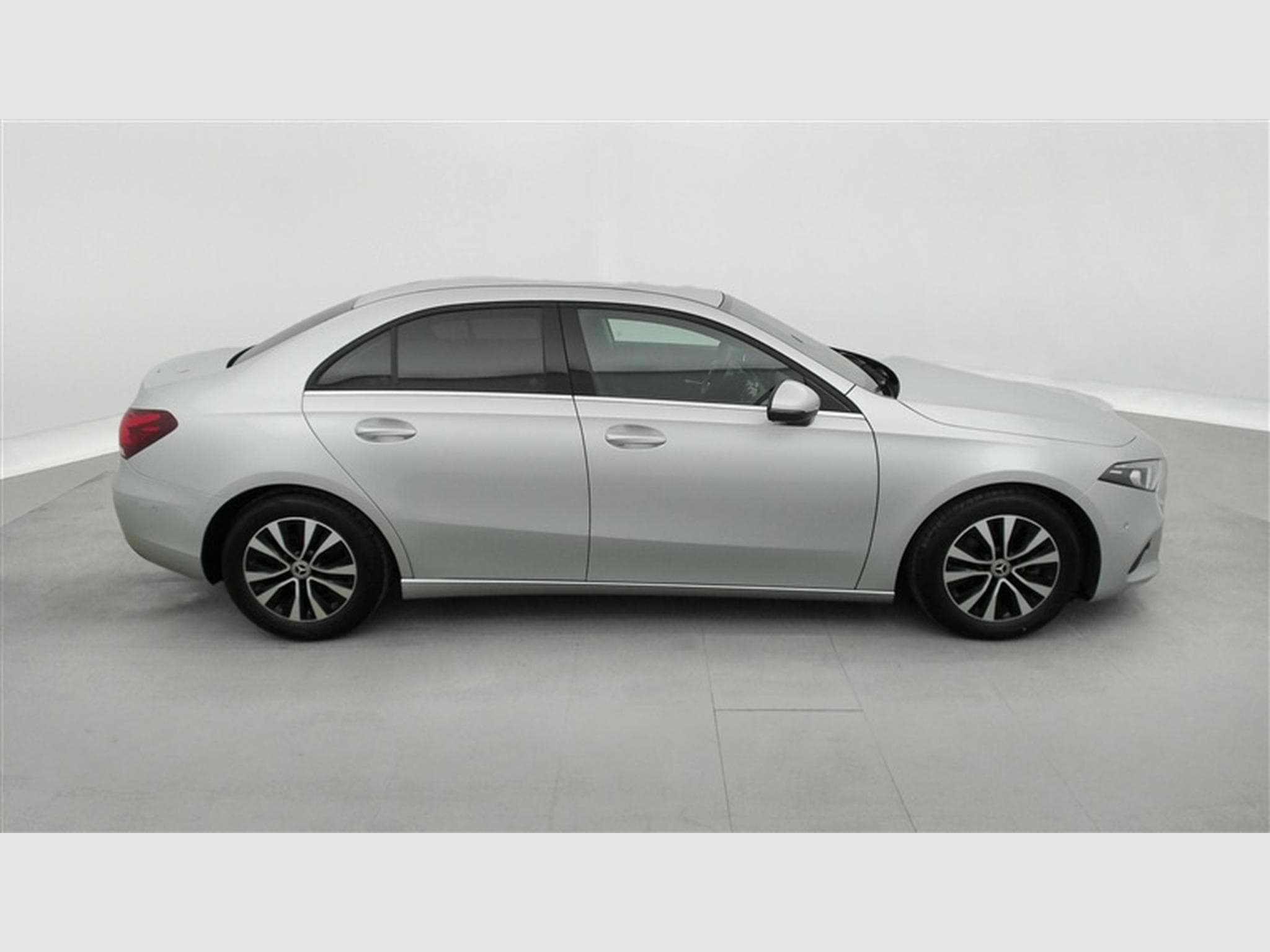 Mercedes 180 A 180 d Business NAVI / FULL LED (2021) - Photo 22