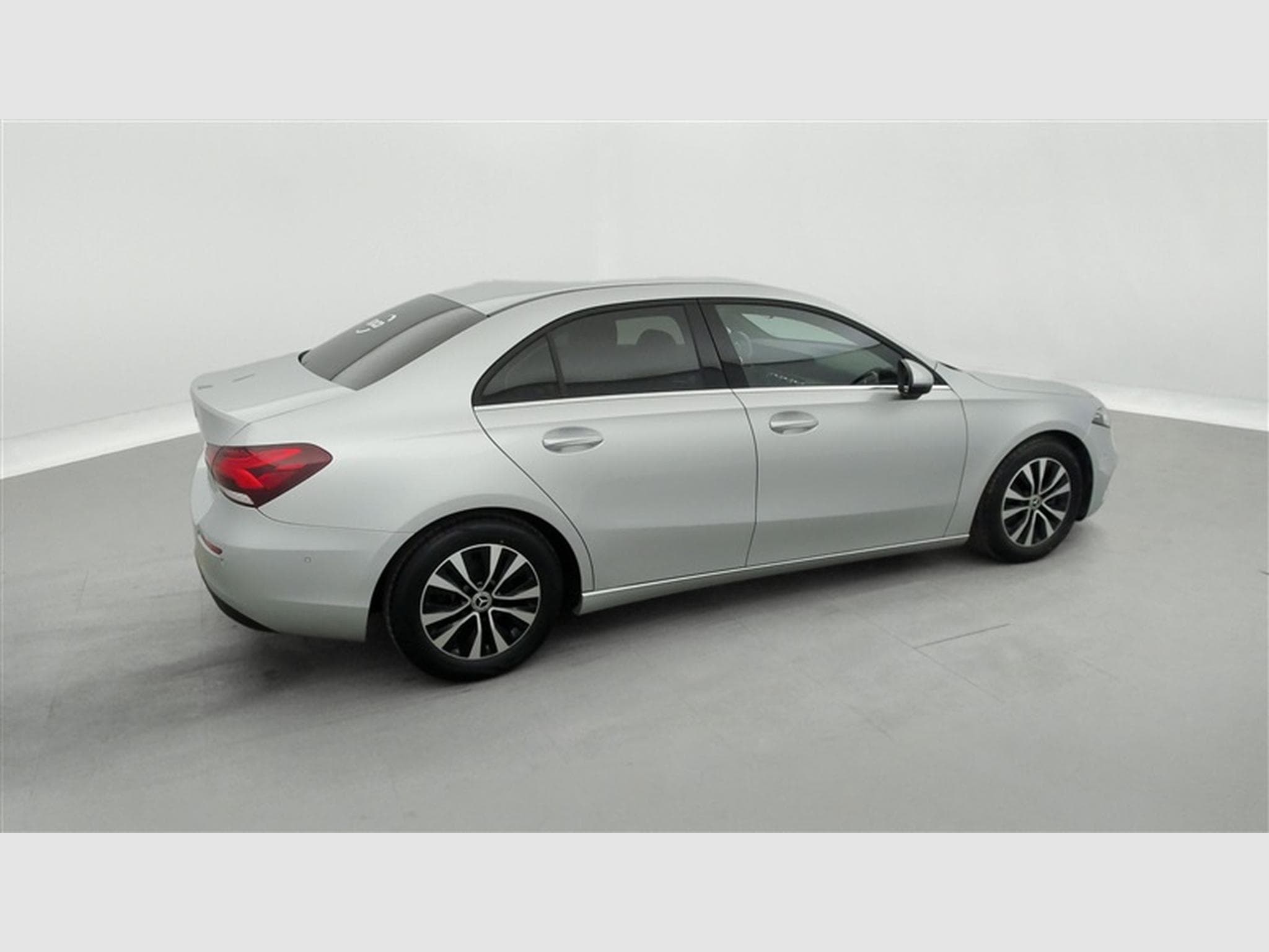 Mercedes 180 A 180 d Business NAVI / FULL LED (2021) - Photo 23