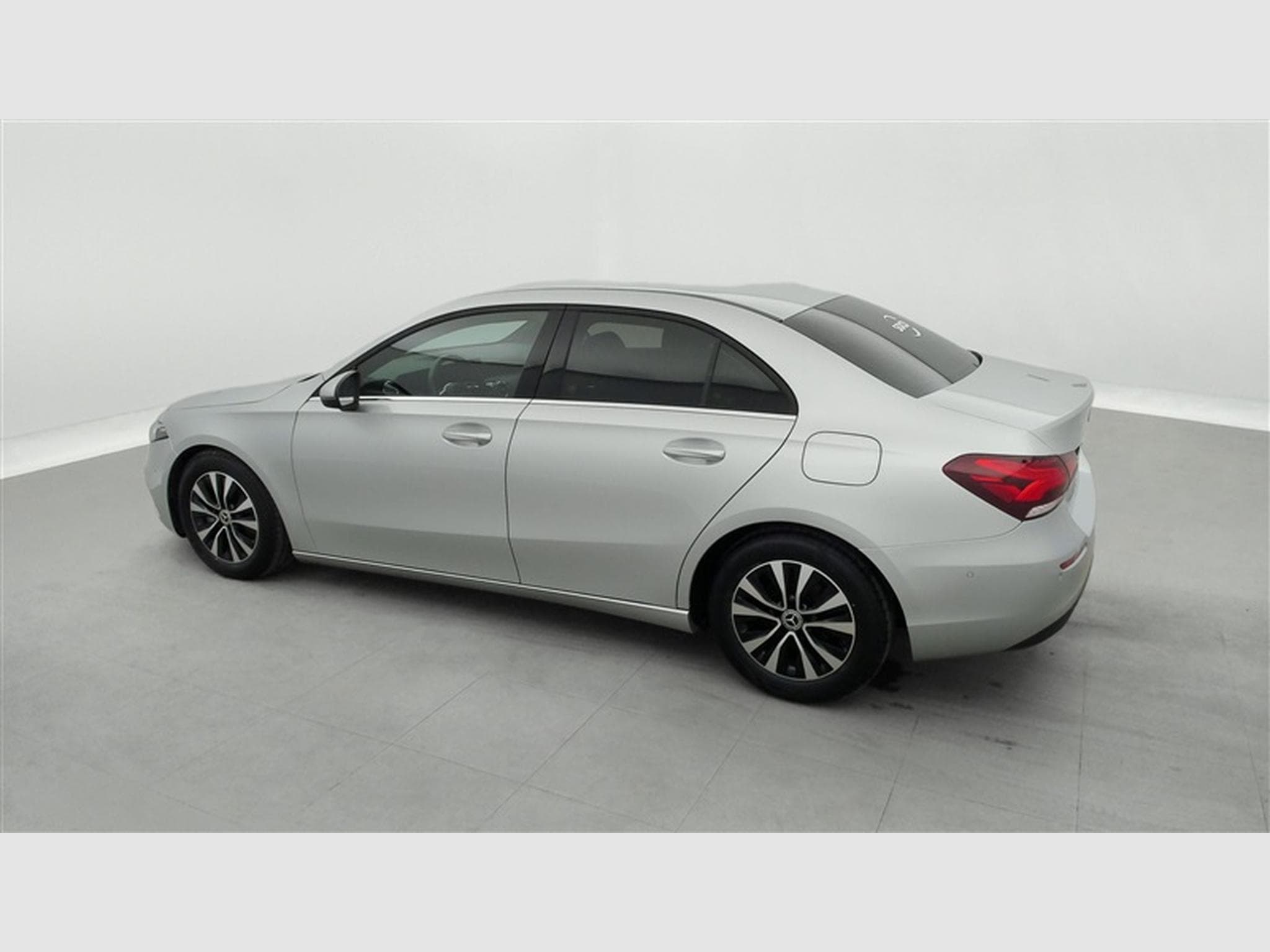 Mercedes 180 A 180 d Business NAVI / FULL LED (2021) - Photo 25