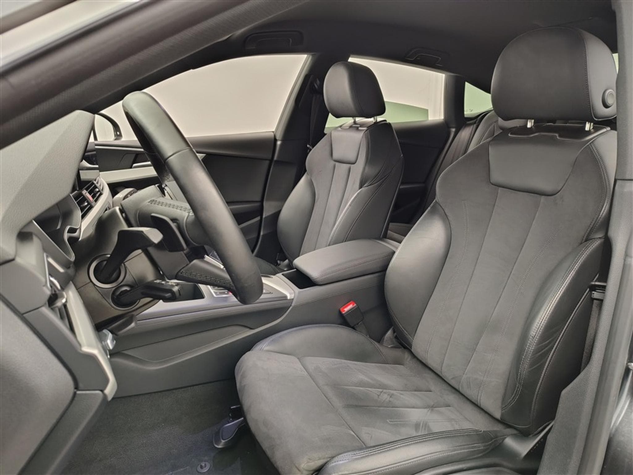 Audi A5 Sportback 35 TFSI S-Tronic S-Line NAVI / FULL LED / CAMERA (2022) - Photo 7