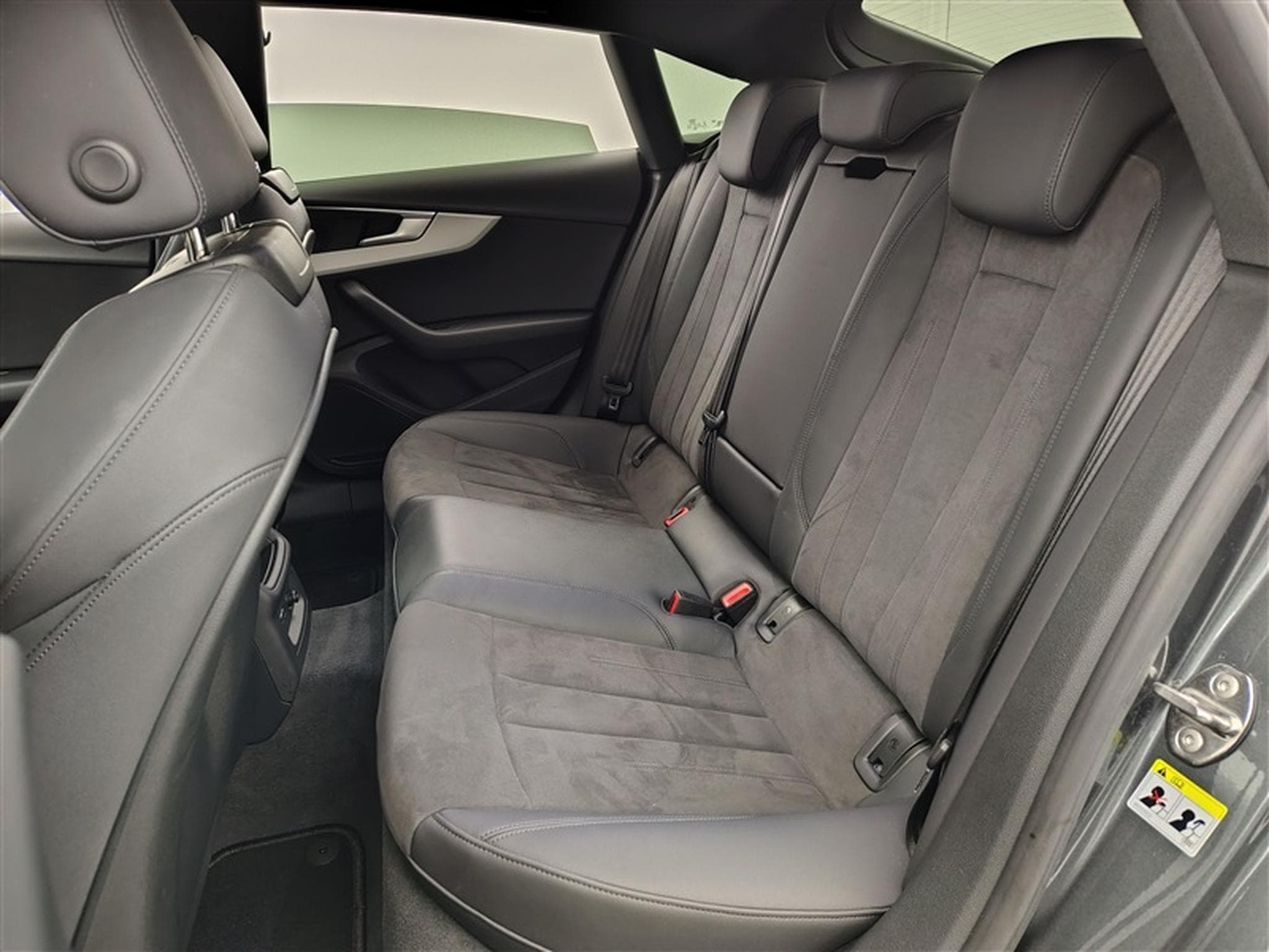 Audi A5 Sportback 35 TFSI S-Tronic S-Line NAVI / FULL LED / CAMERA (2022) - Photo 13