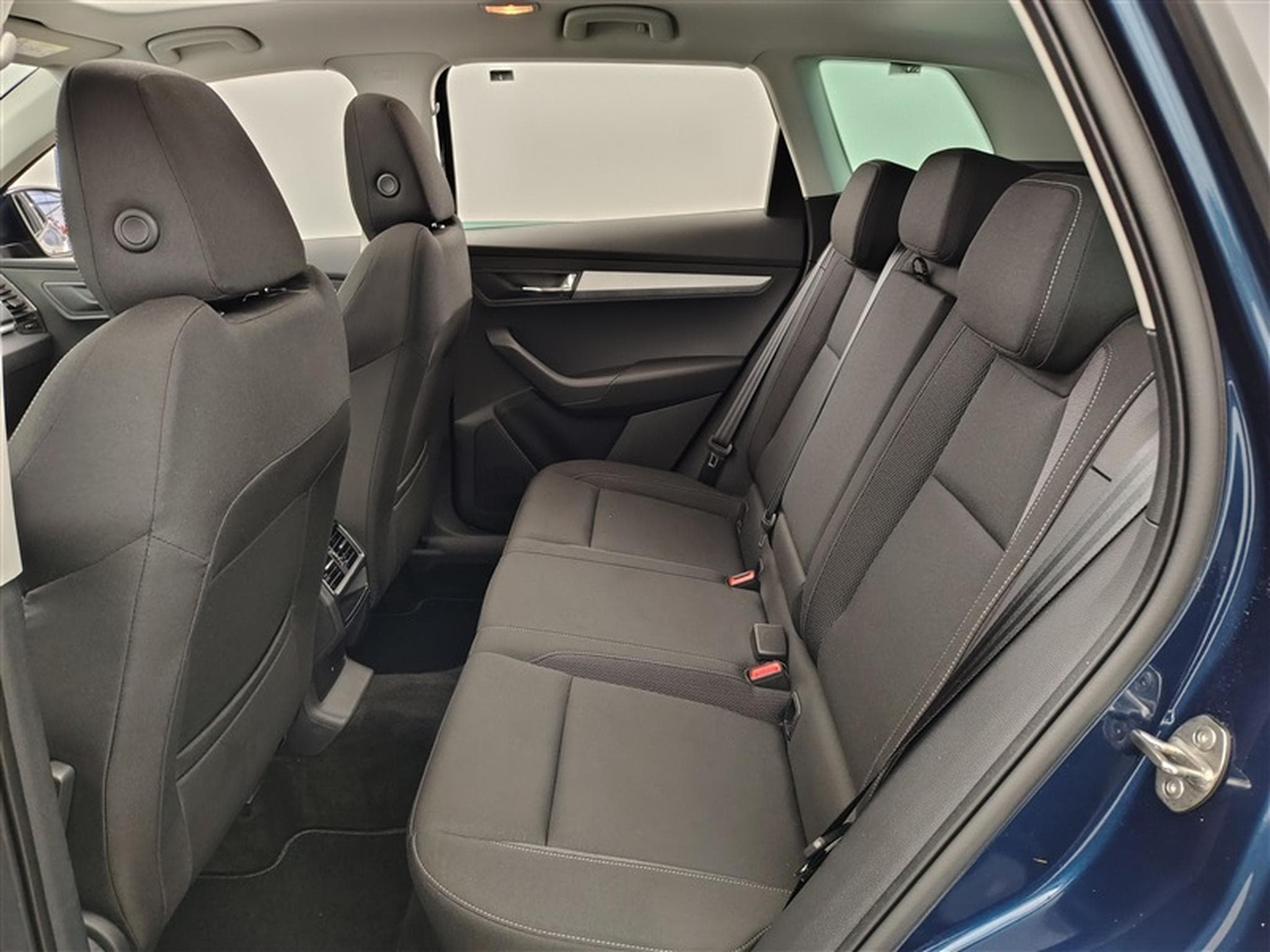 Skoda Karoq 1.0 TSI Clever CARPLAY / FULL LED / CLIM (2023) - Foto 13