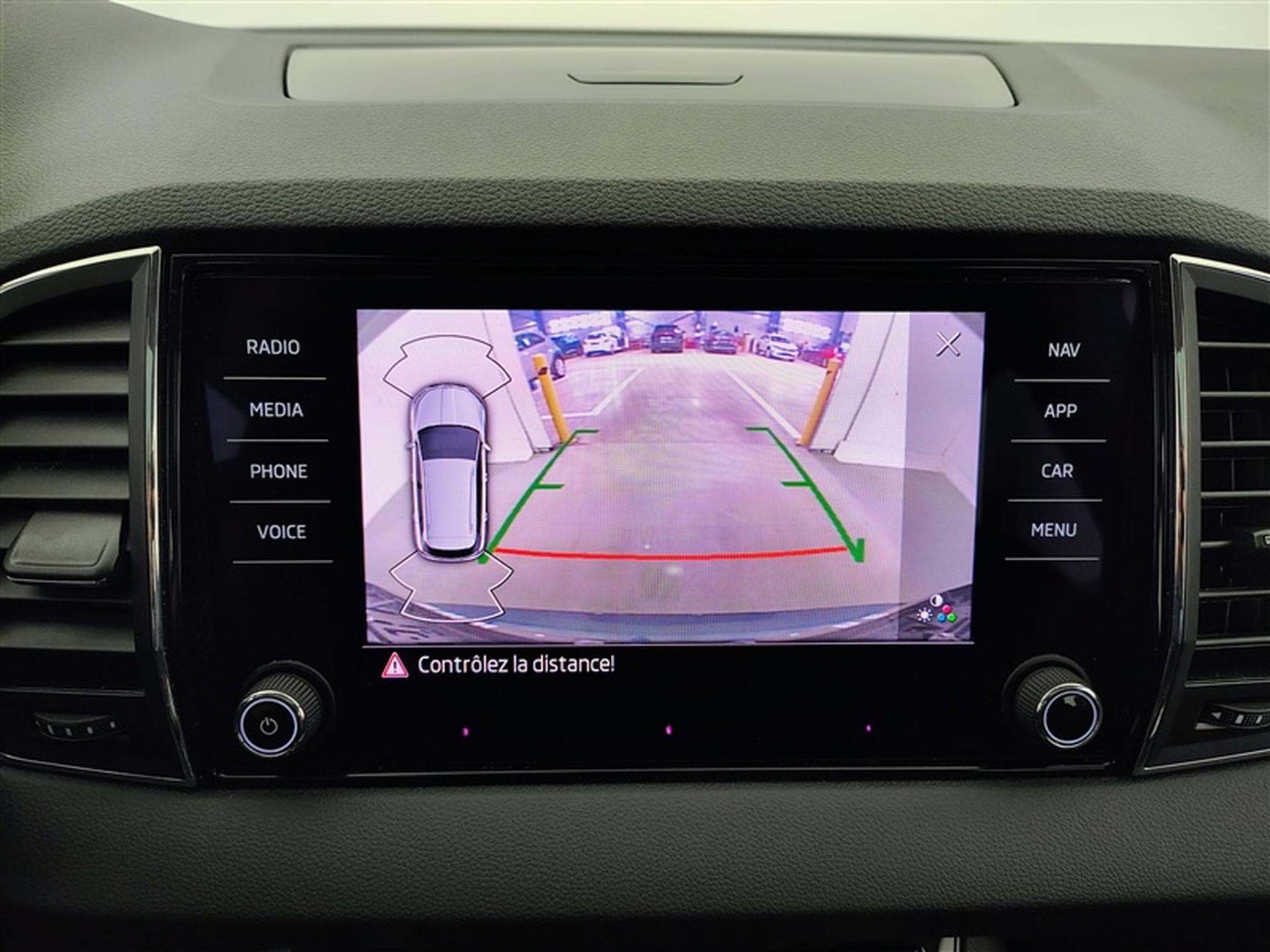 Skoda Karoq 1.0 TSI Clever CARPLAY / FULL LED / CLIM (2023) - Foto 18