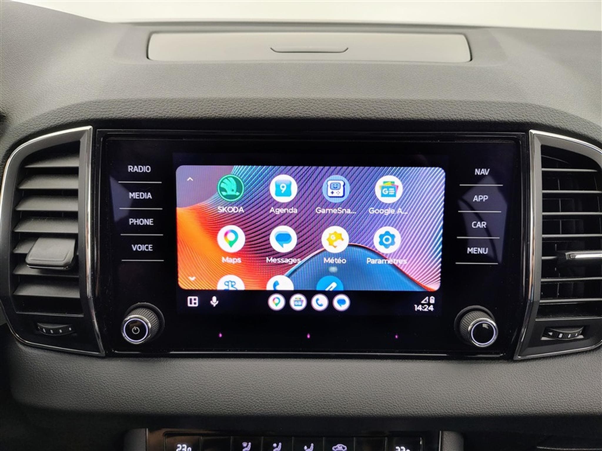 Skoda Karoq 1.0 TSI Clever CARPLAY / FULL LED / CLIM (2023) - Foto 21