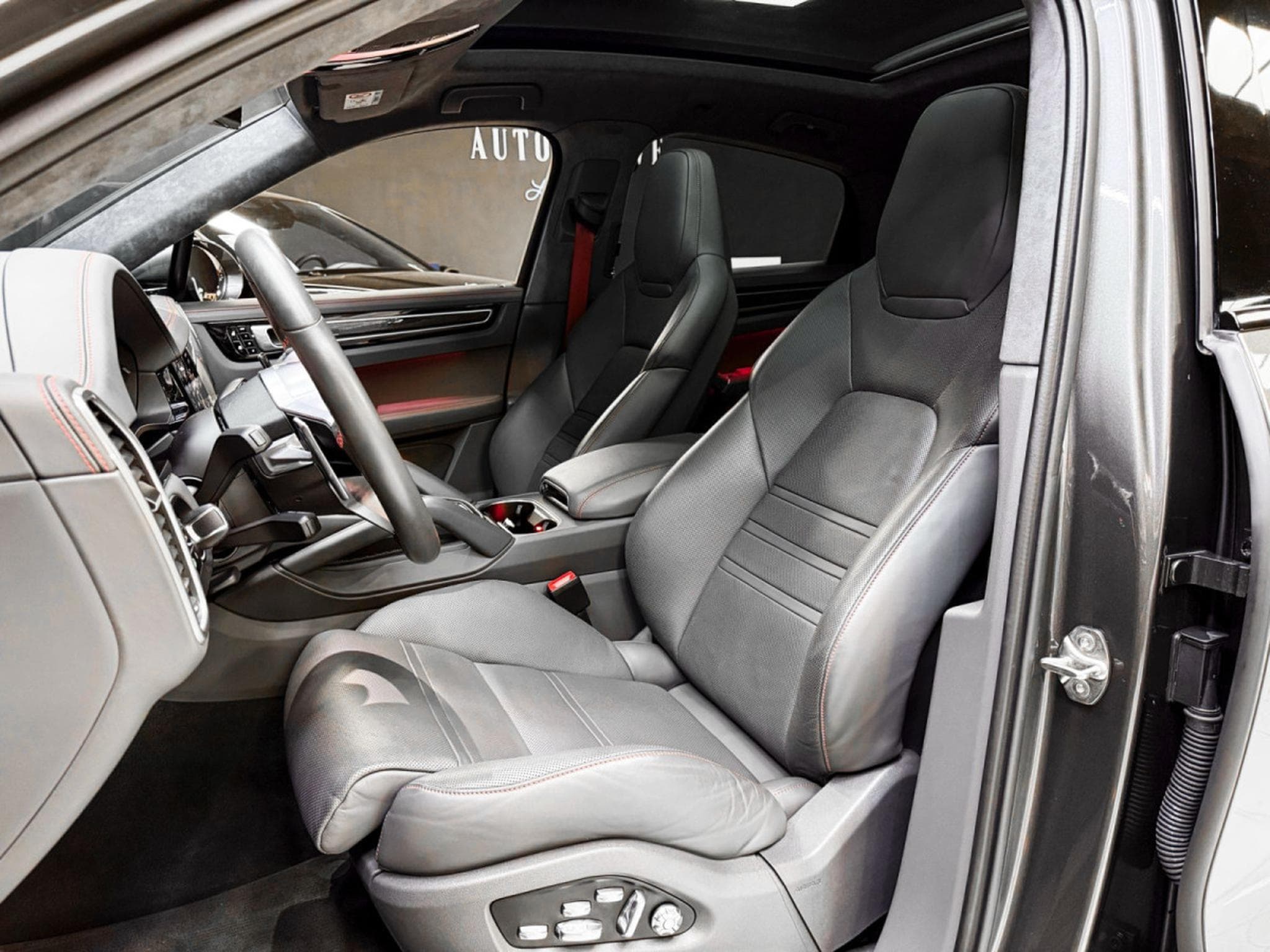 Porsche Cayenne GTS Coupe 4.0 V8 - Ceramic int-ext (2021) - Photo 9