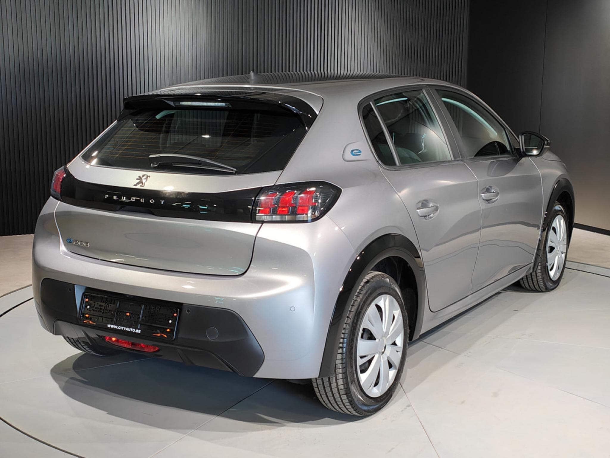 Peugeot 208 50kWh 362 KMS CARPLAY CAMERA BLUETOOTH (2023) - Foto 3