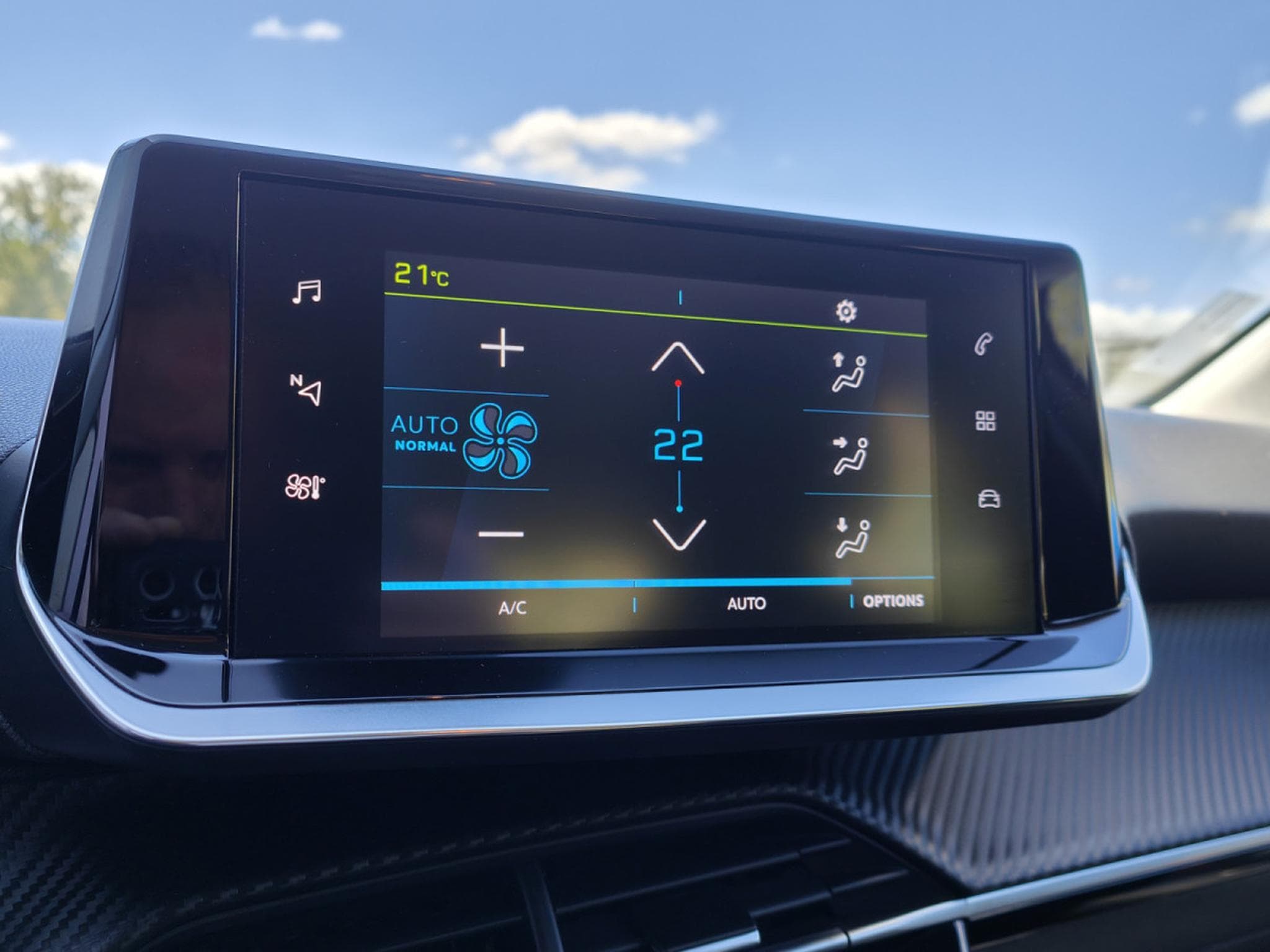Peugeot 208 50kWh 362 KMS CARPLAY CAMERA BLUETOOTH (2023) - Foto 17