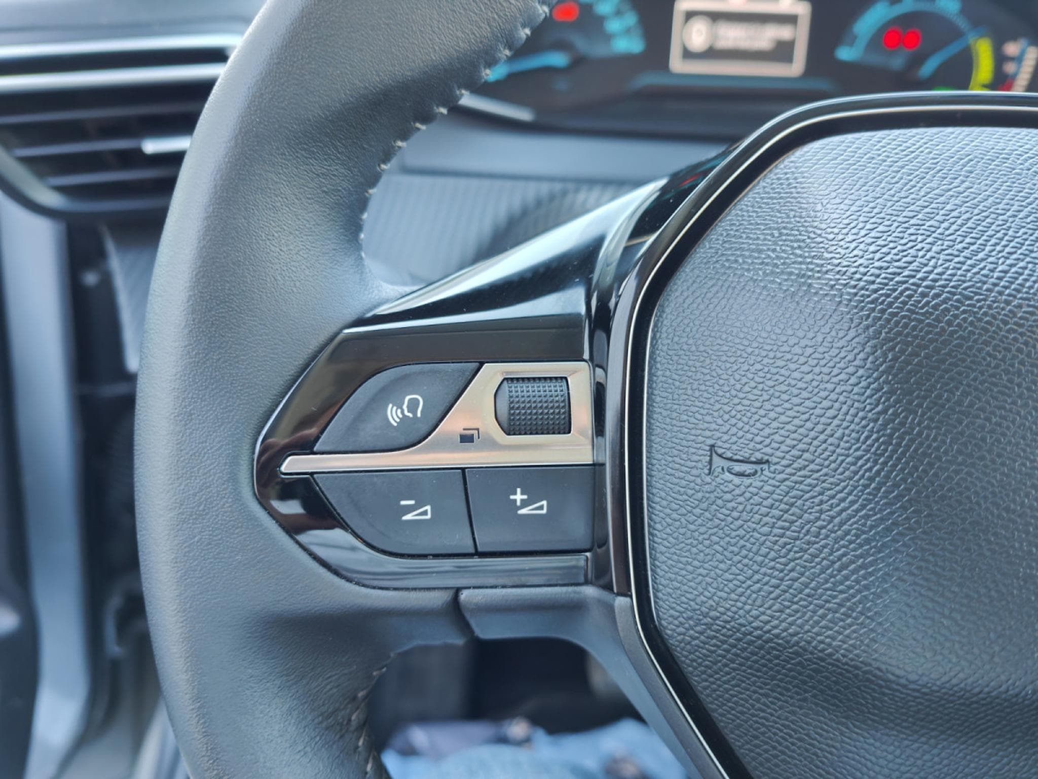 Peugeot 208 50kWh 362 KMS CARPLAY CAMERA BLUETOOTH (2023) - Foto 20