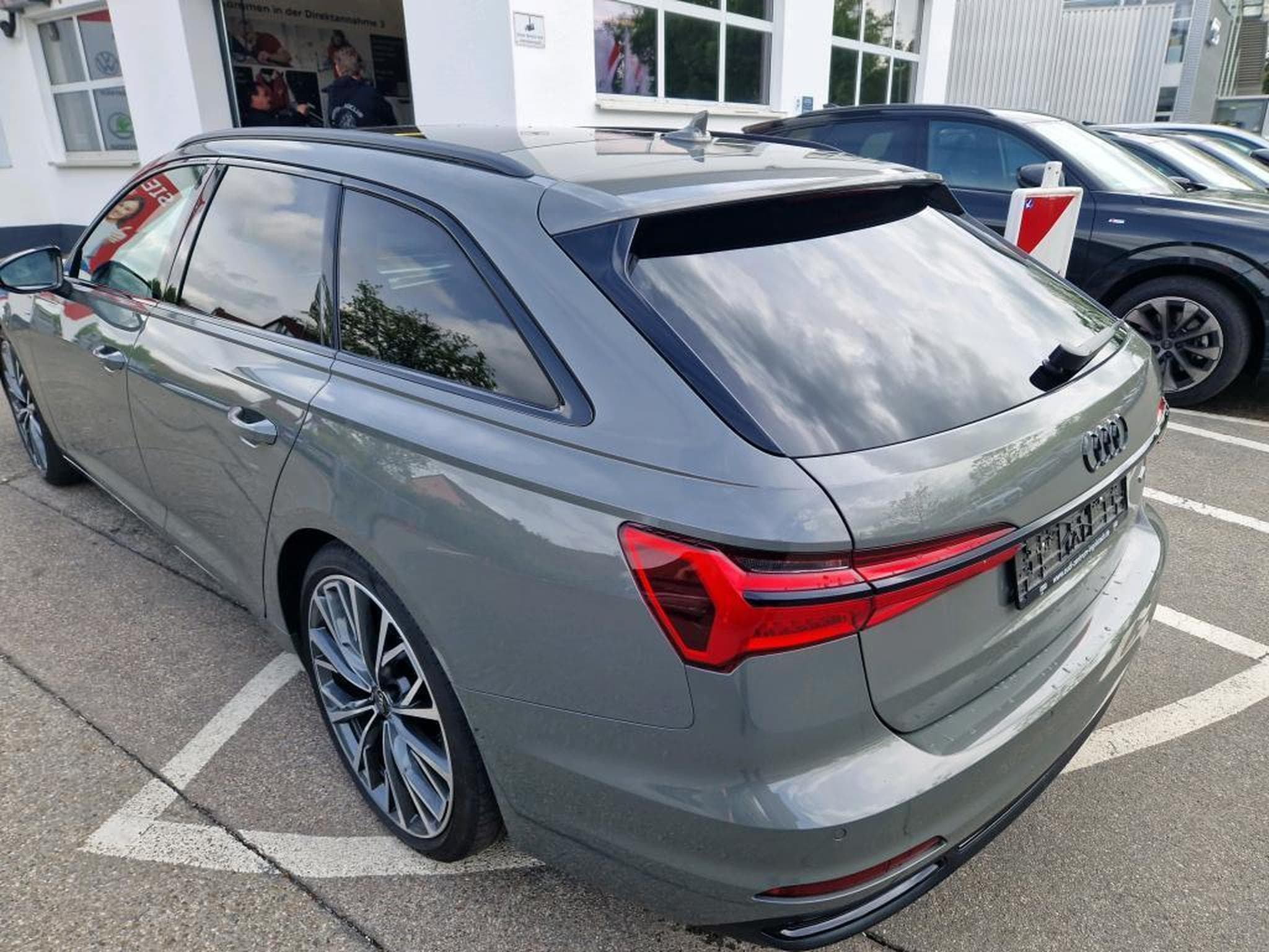 Audi A6 2.0 45 TFSi S-Tronic Quattro (2023) - Photo 2
