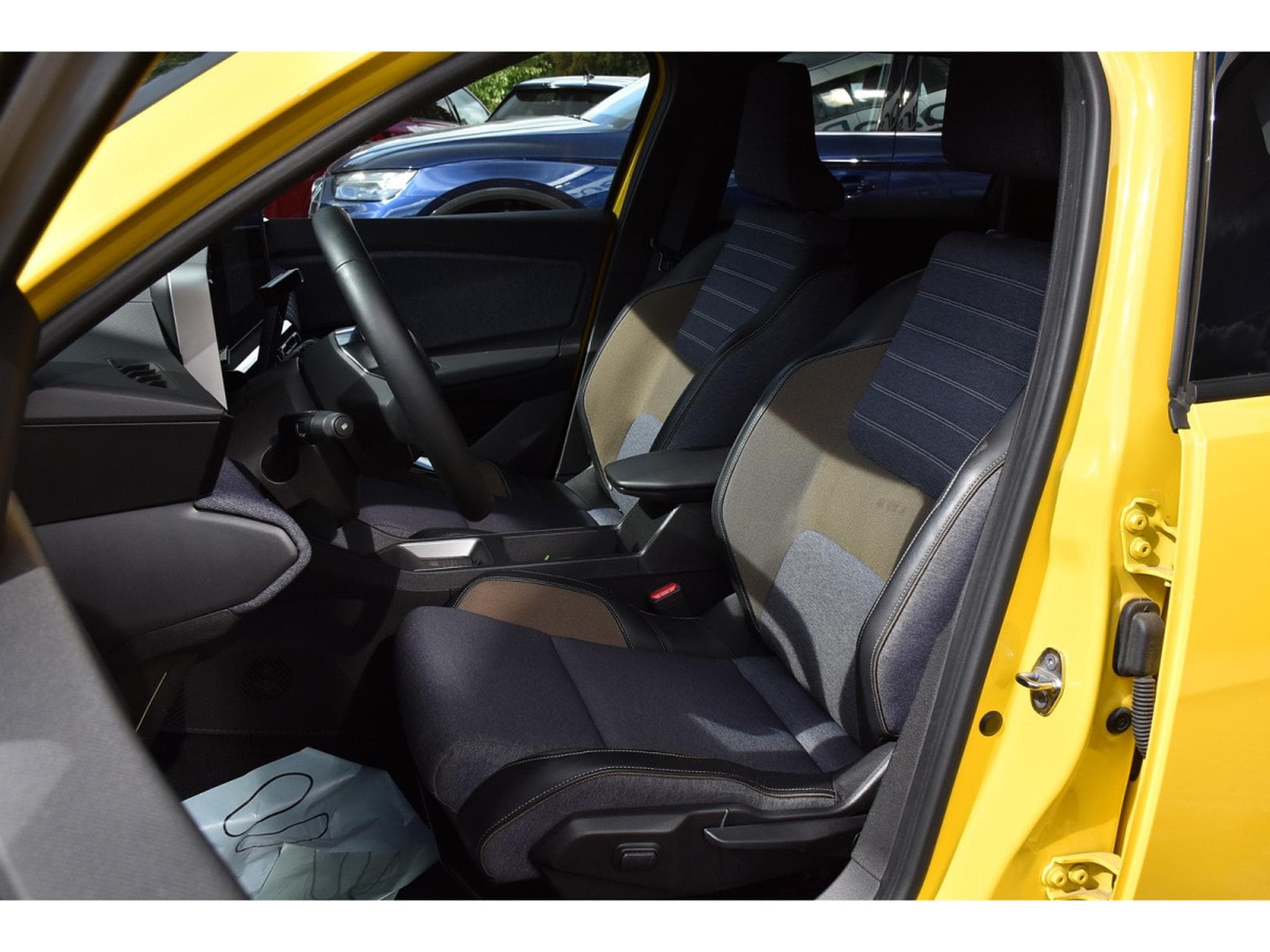 Renault R5 E-TECH 150cv Techno Comfort 52 kWh PACK HIVER 1° MAIN (2025) - Foto 6