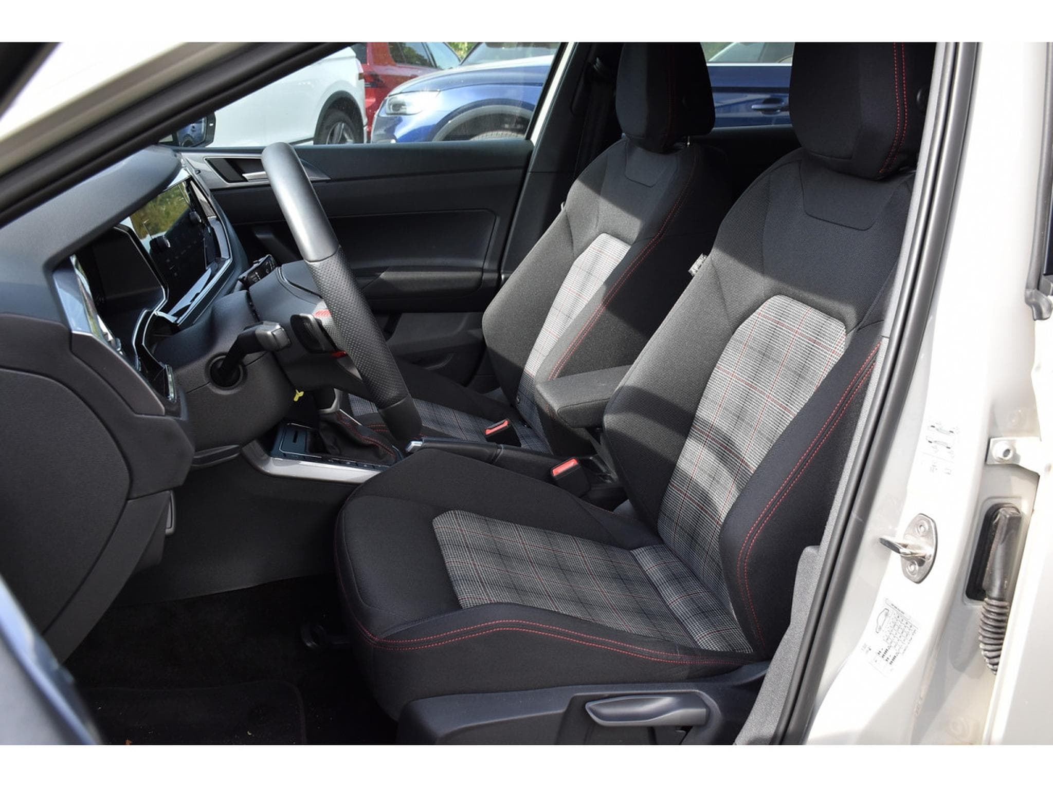 VW Polo 2.0 TSI DSG ACC TRAVEL PARK IQ.LIGHT 1° MAIN (2025) - Foto 6