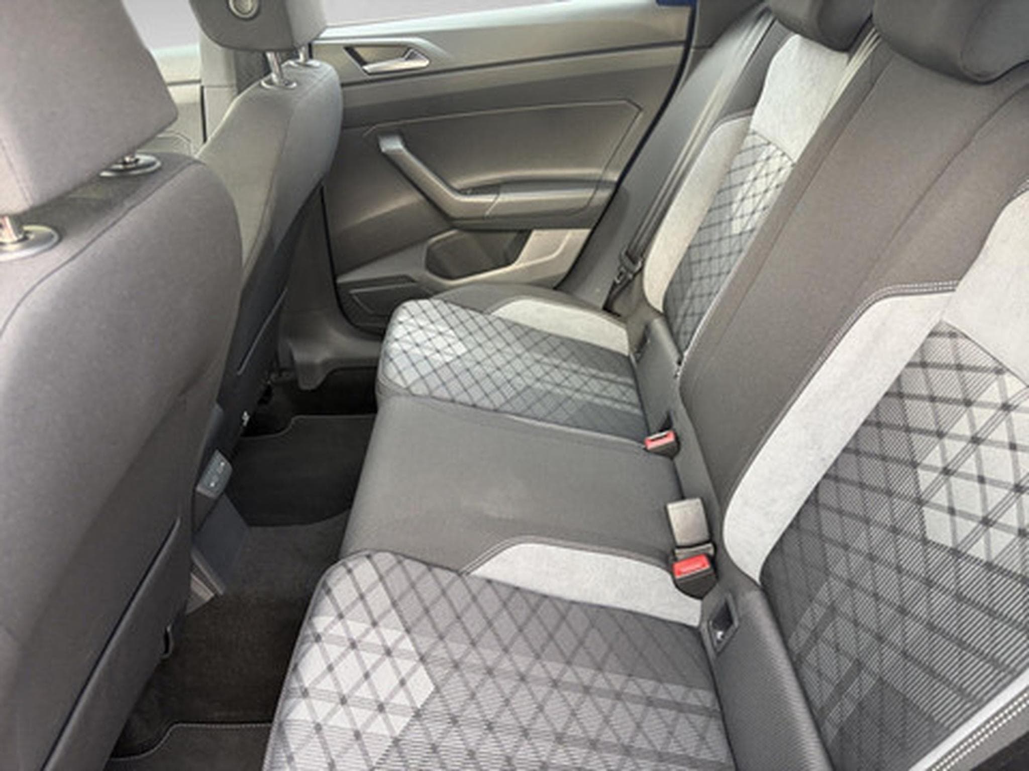 VW Taigo 1.0 TSI 85kW DSG R-Line (2024) - Photo 11
