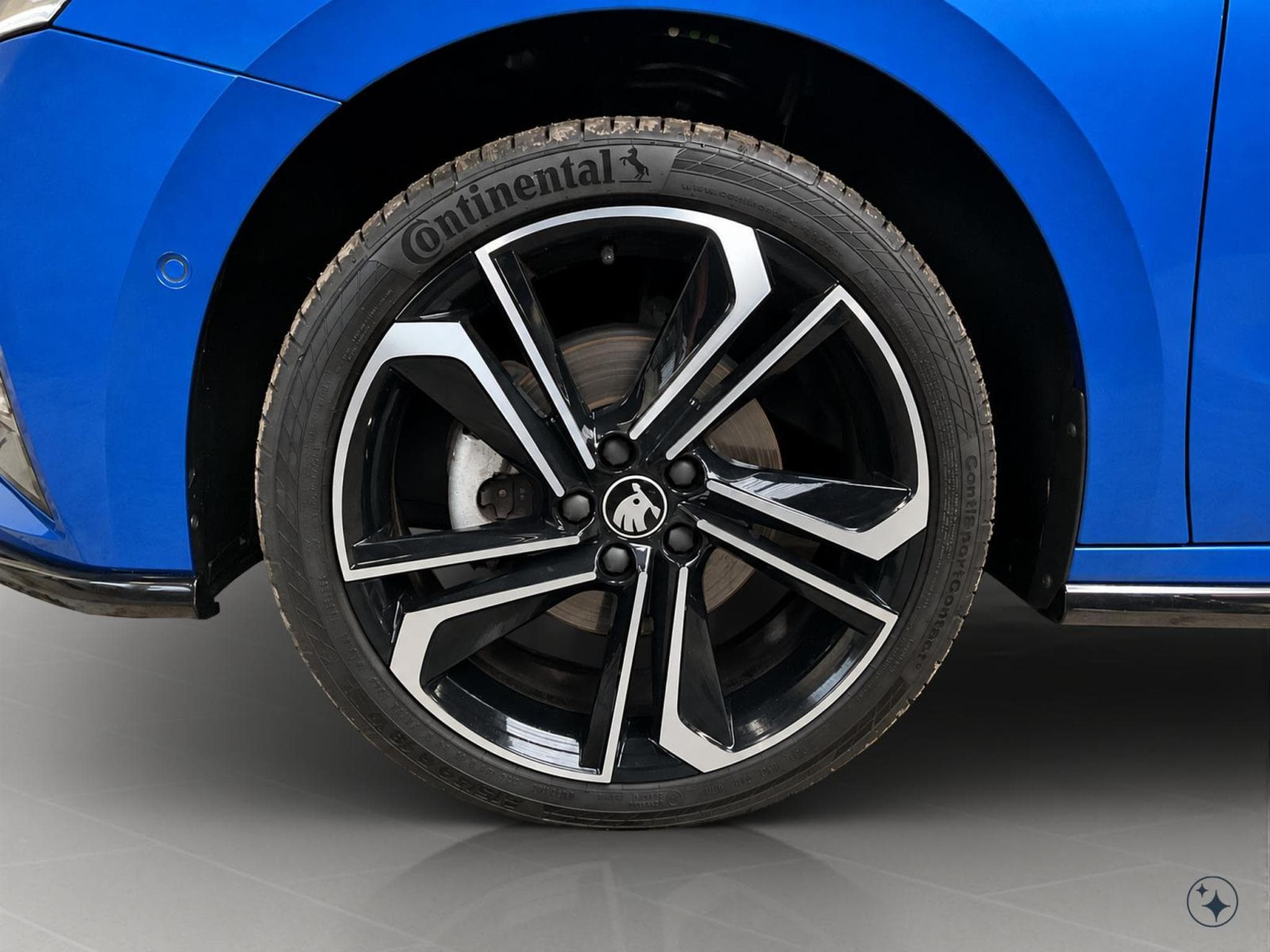Skoda Fabia Monte-Carlo+DSG+Kessy-Full+LM18+P.Charging+P.Park&go+P.Famil (2025) - Foto 8