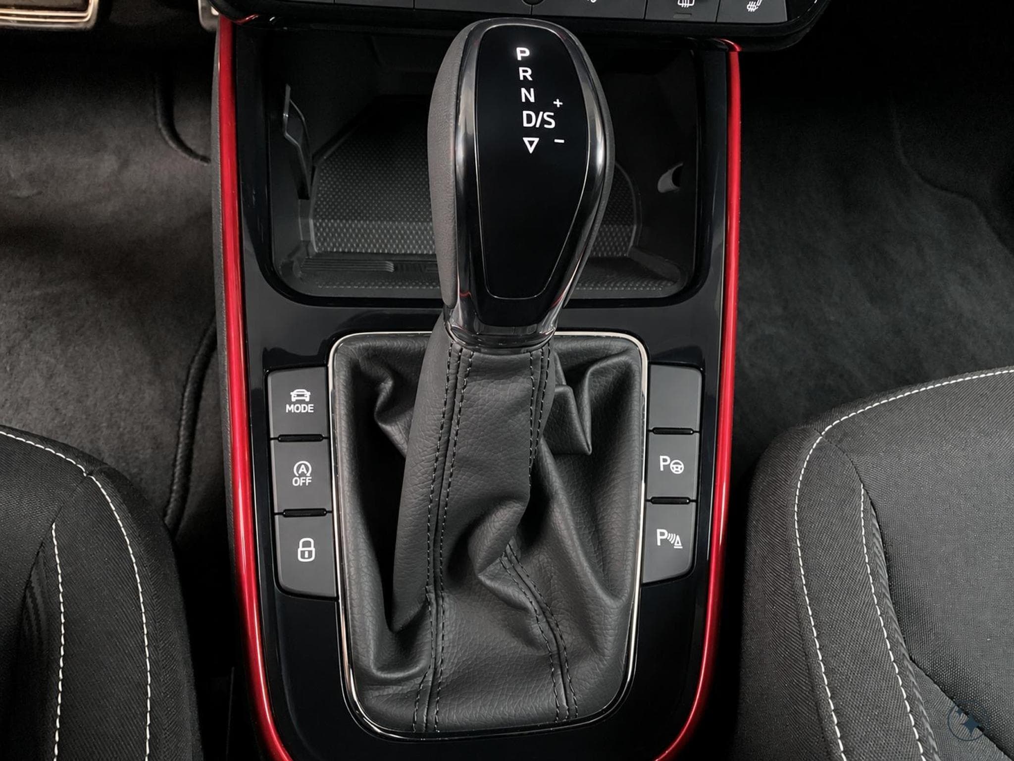 Skoda Fabia Monte-Carlo+DSG+Kessy-Full+LM18+P.Charging+P.Park&go+P.Famil (2025) - Foto 12