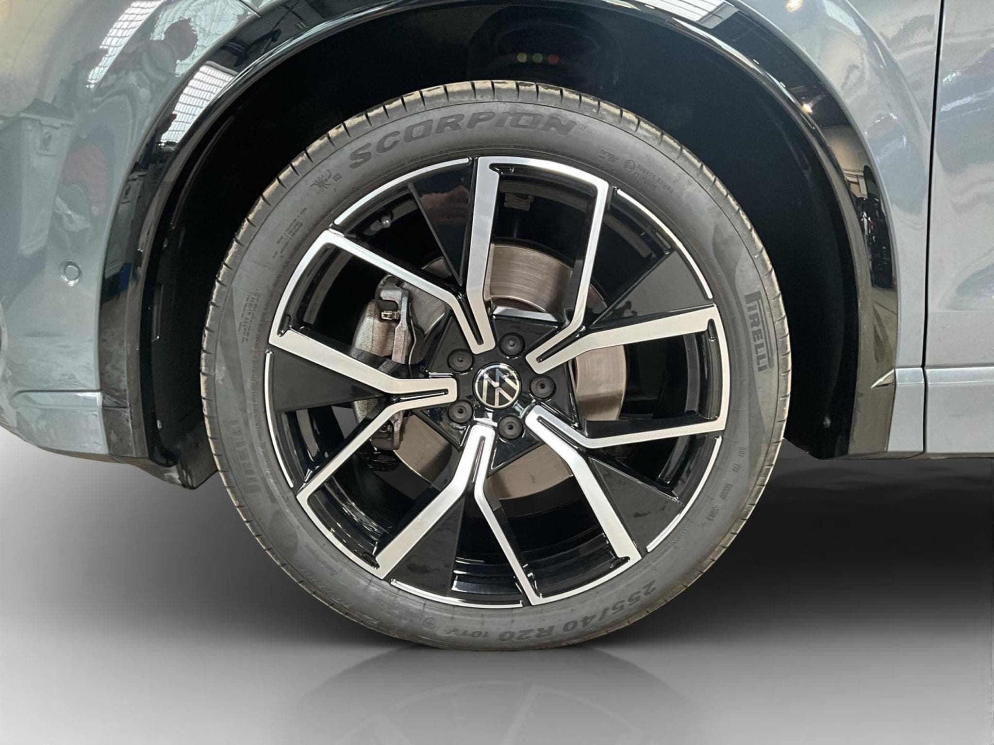 VW Tiguan R-Line+DSG+AHK+P.Confort+LM20+MatrixHD+P.Info.+Black-Style (2025) - Foto 8
