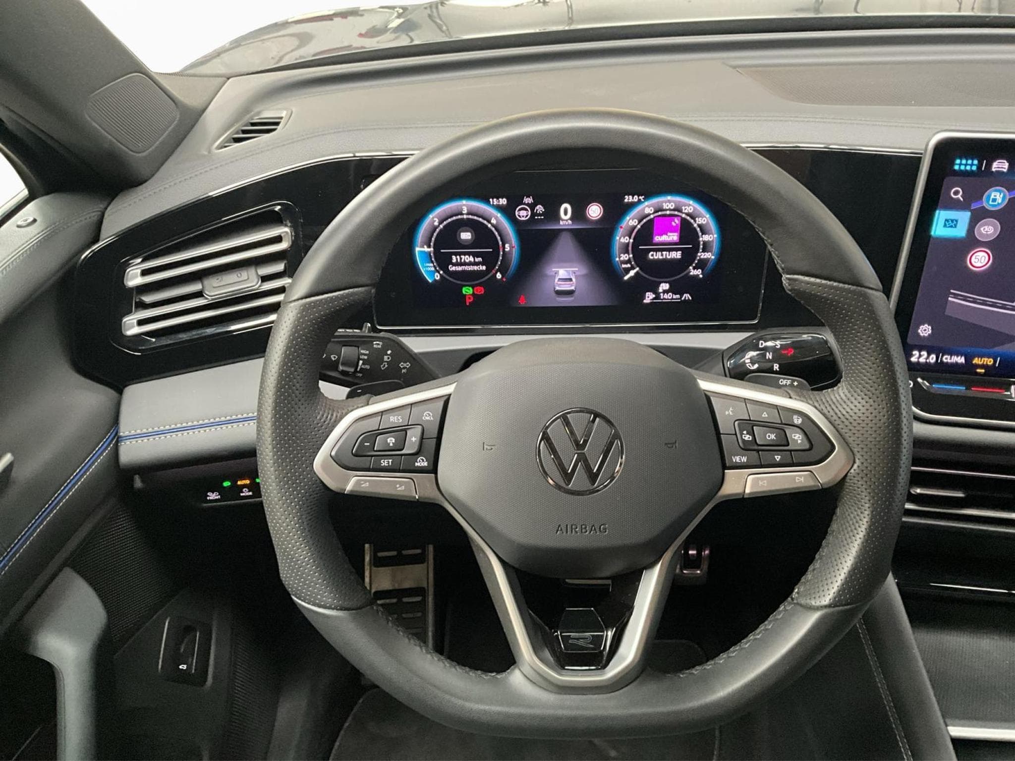 VW Tiguan R-Line+DSG+AHK+P.Confort+LM20+MatrixHD+P.Info.+Black-Style (2025) - Foto 10